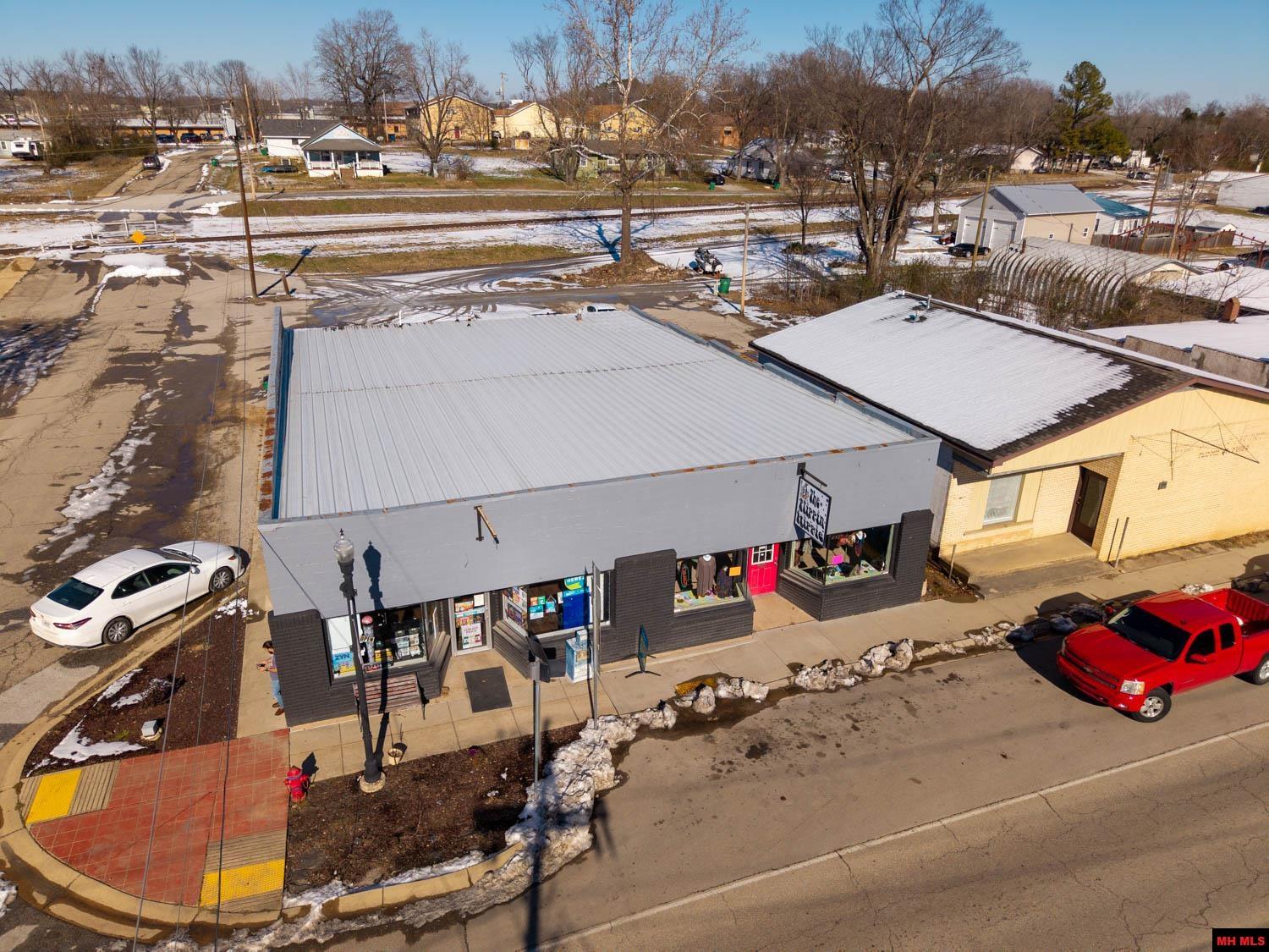 201 & 203 E MAIN STREET Flippin, AR