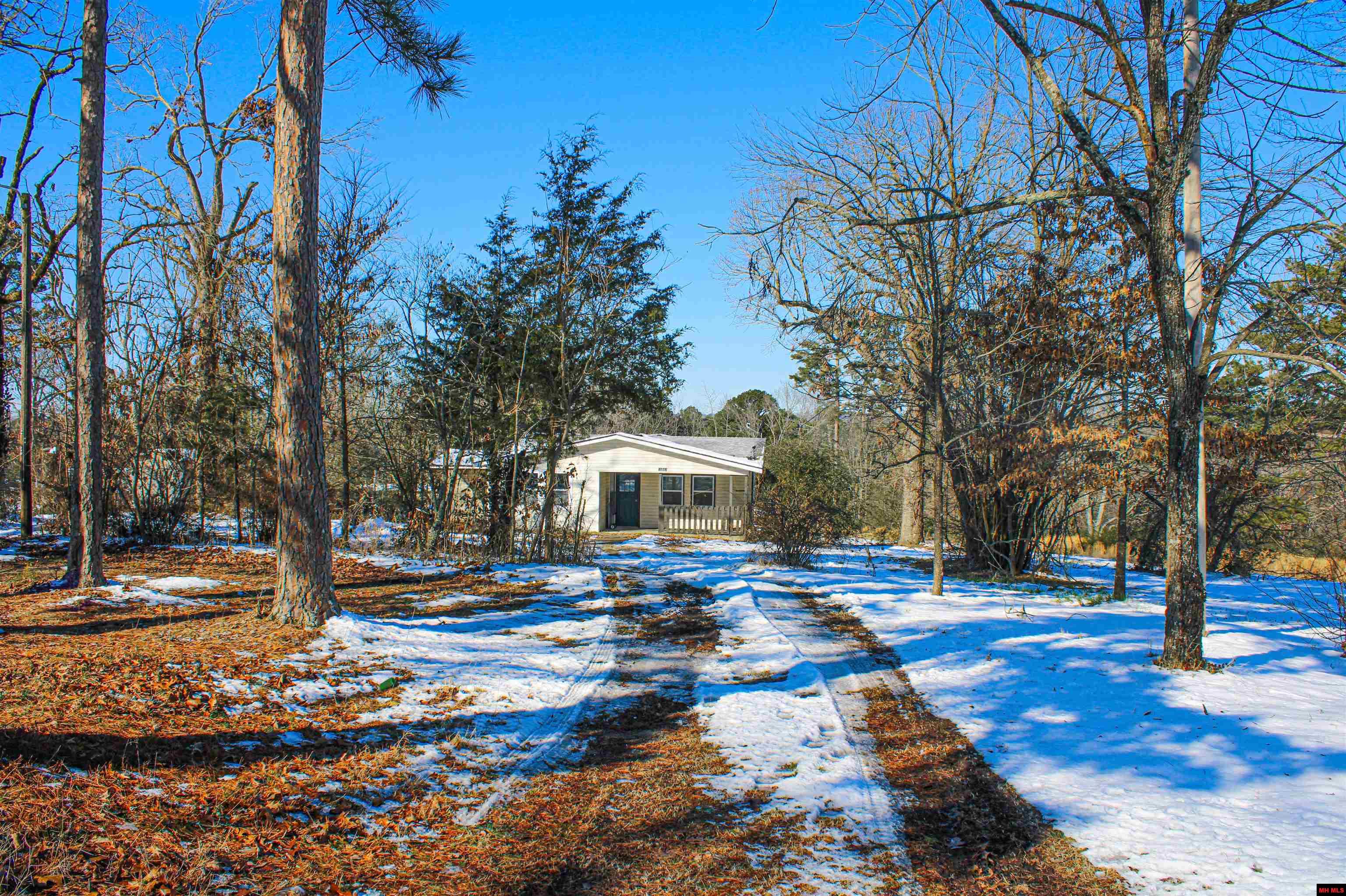 11543 S HWY 5 Salesville, AR