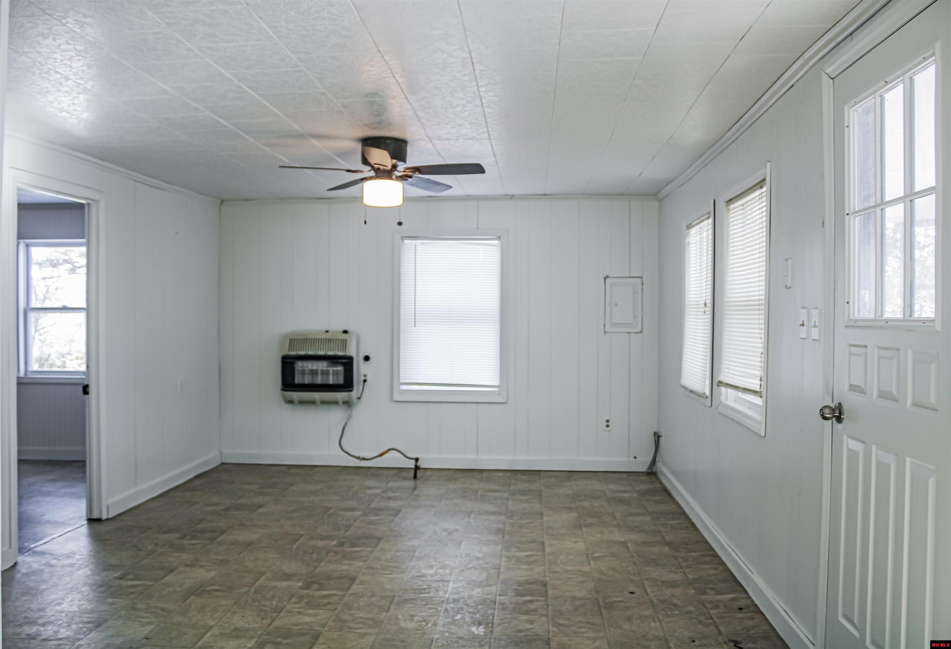 11543 S HWY 5 Salesville, AR