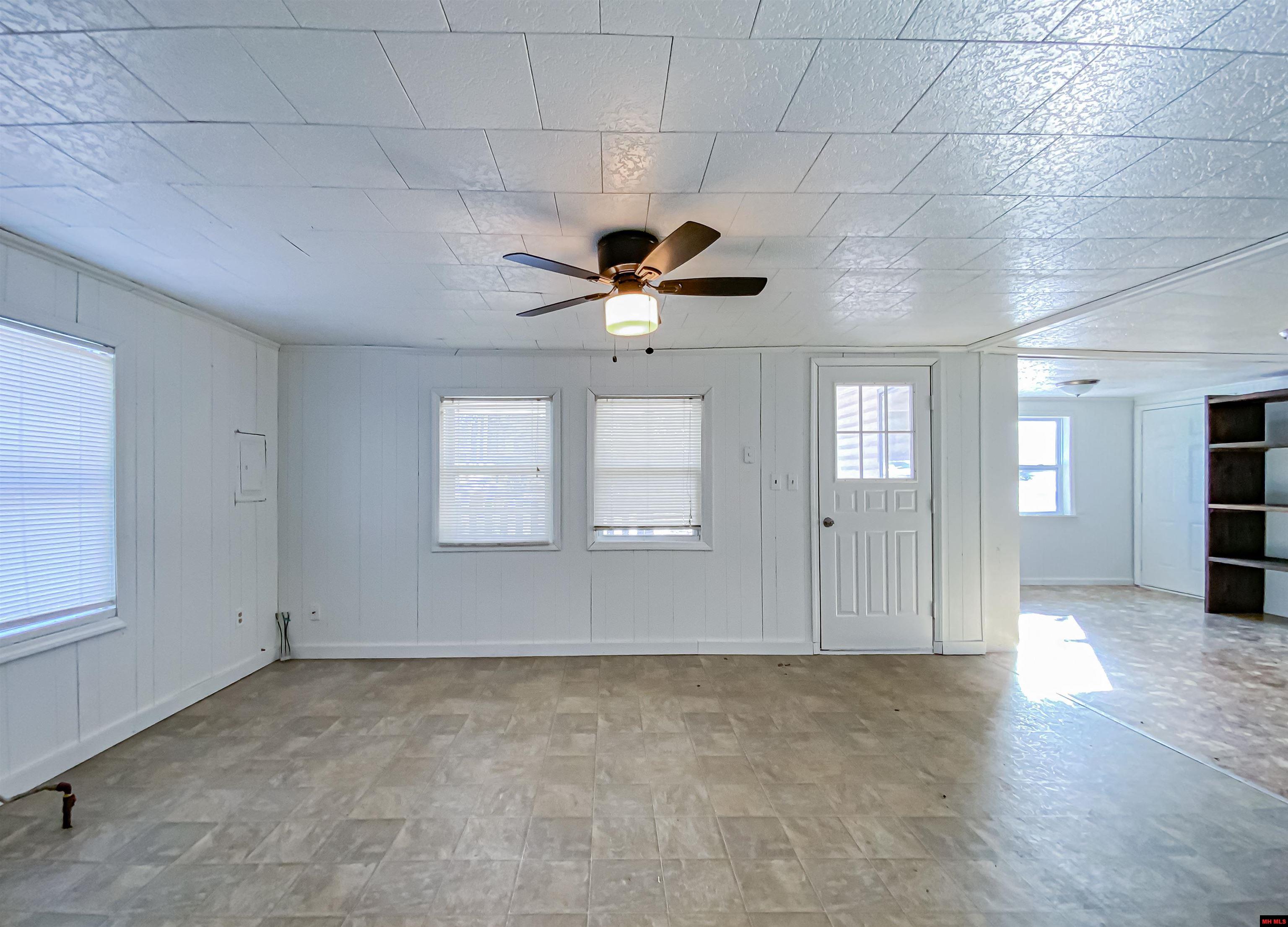 11543 S HWY 5 Salesville, AR
