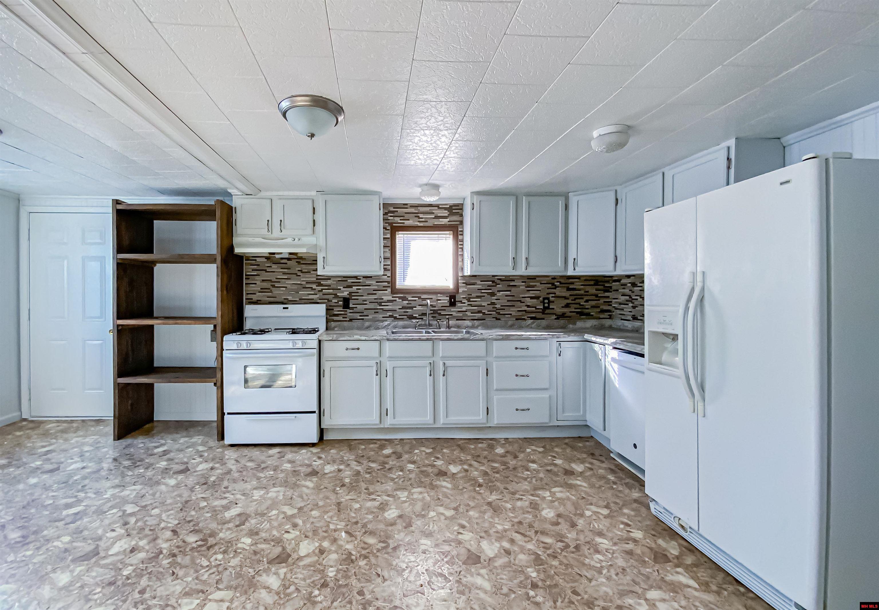 11543 S HWY 5 Salesville, AR