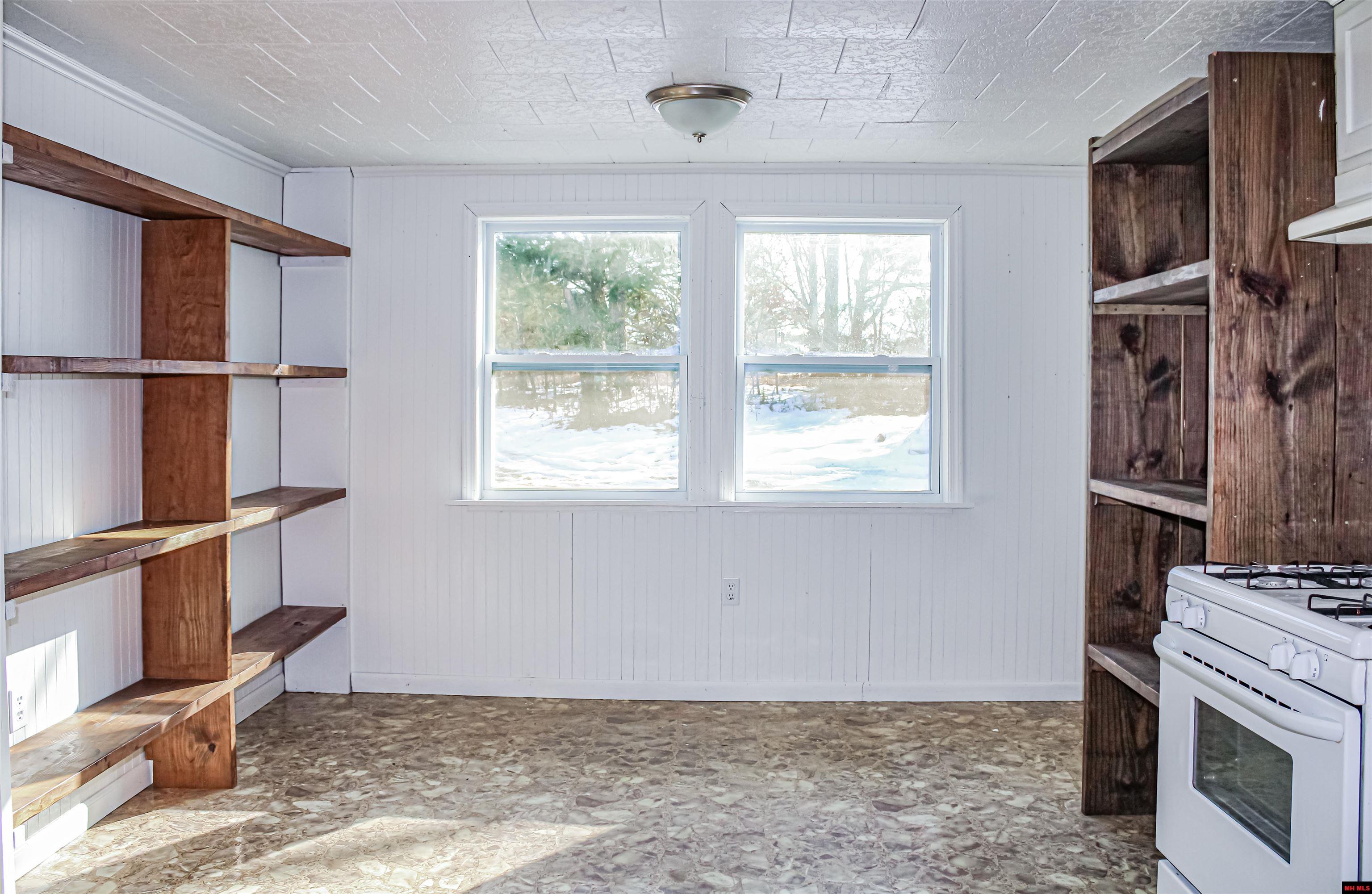 11543 S HWY 5 Salesville, AR