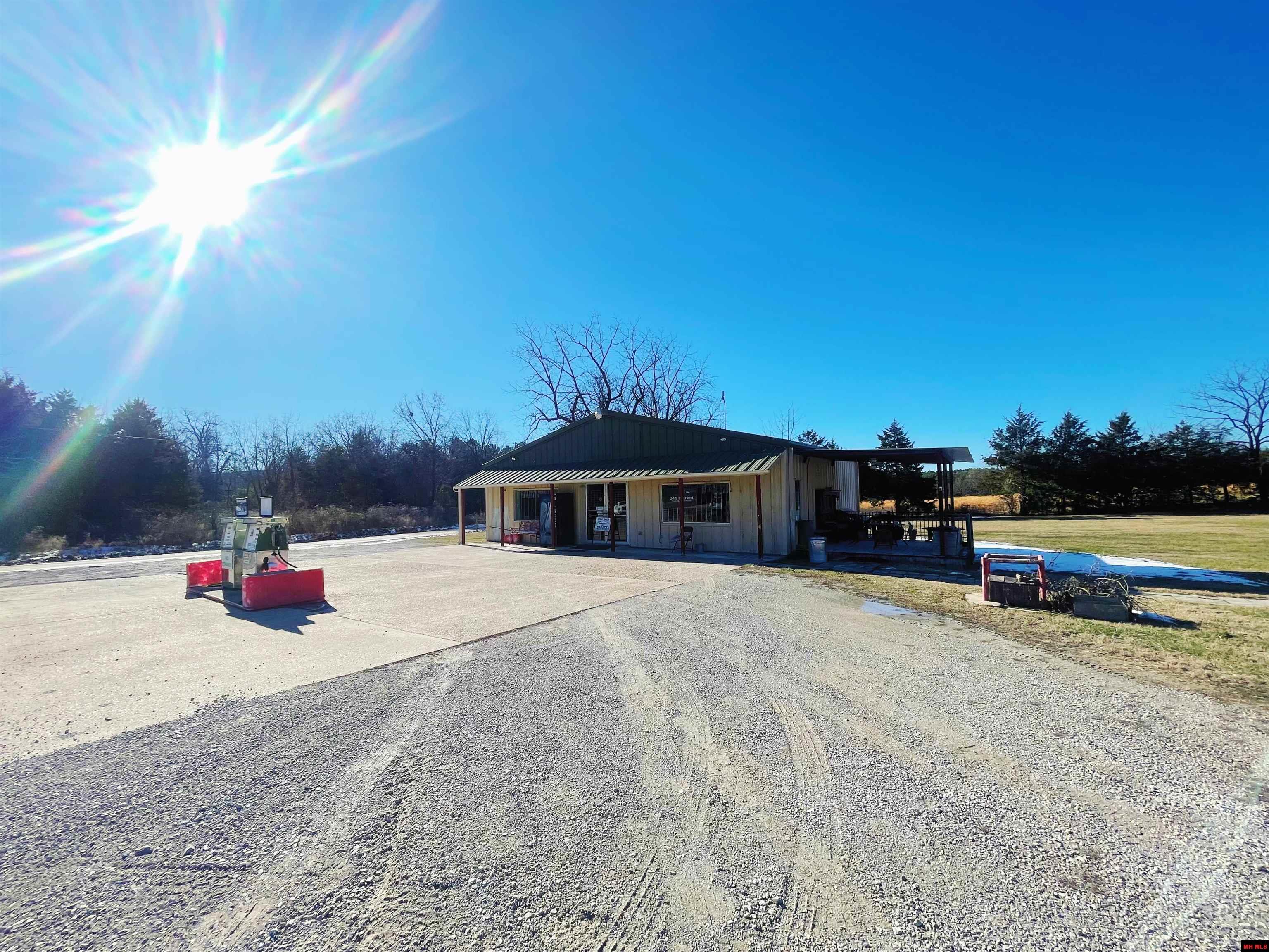 7755 PUSH MOUNTAIN ROAD Norfork, AR 72658
