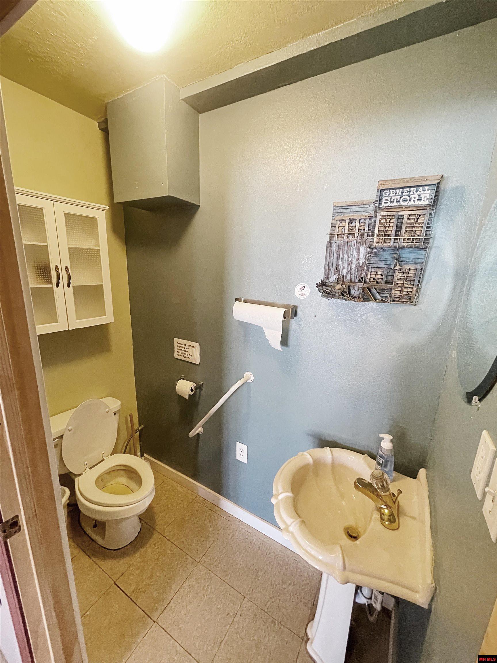 7755 PUSH MOUNTAIN ROAD Norfork, AR 72658