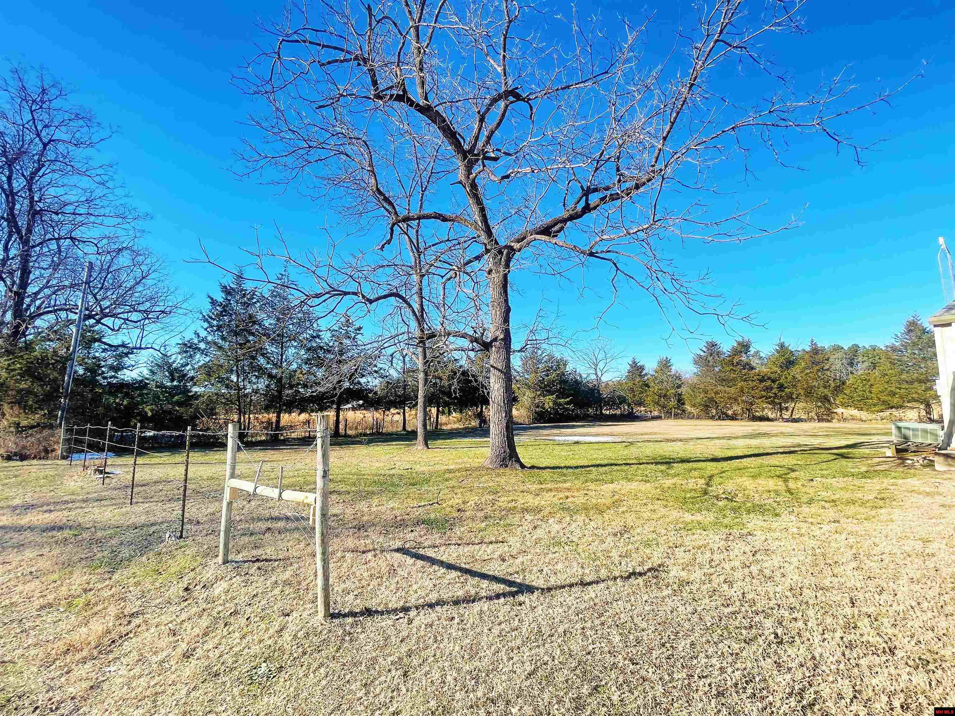 7755 PUSH MOUNTAIN ROAD Norfork, AR 72658