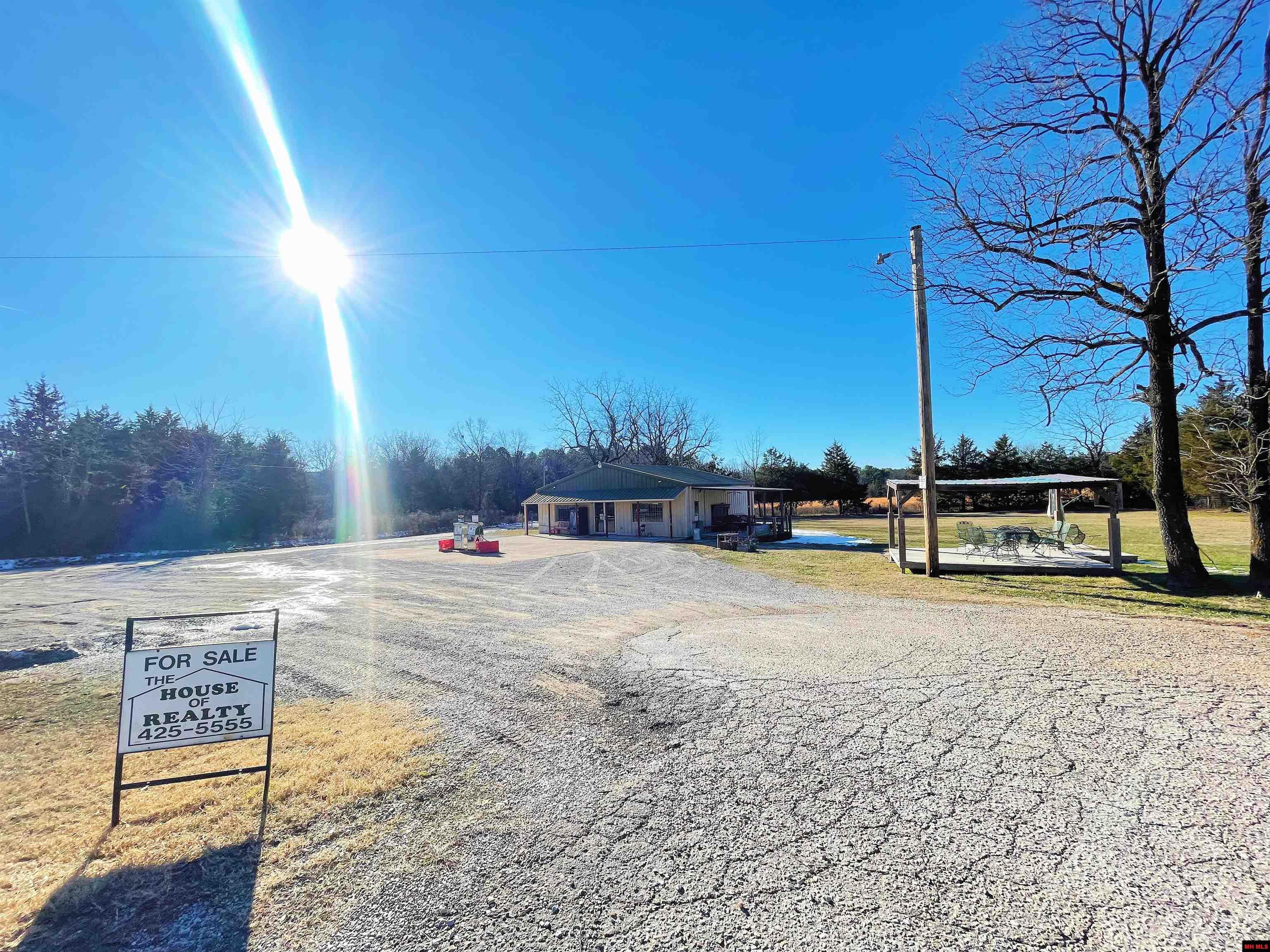 7755 PUSH MOUNTAIN ROAD Norfork, AR 72658