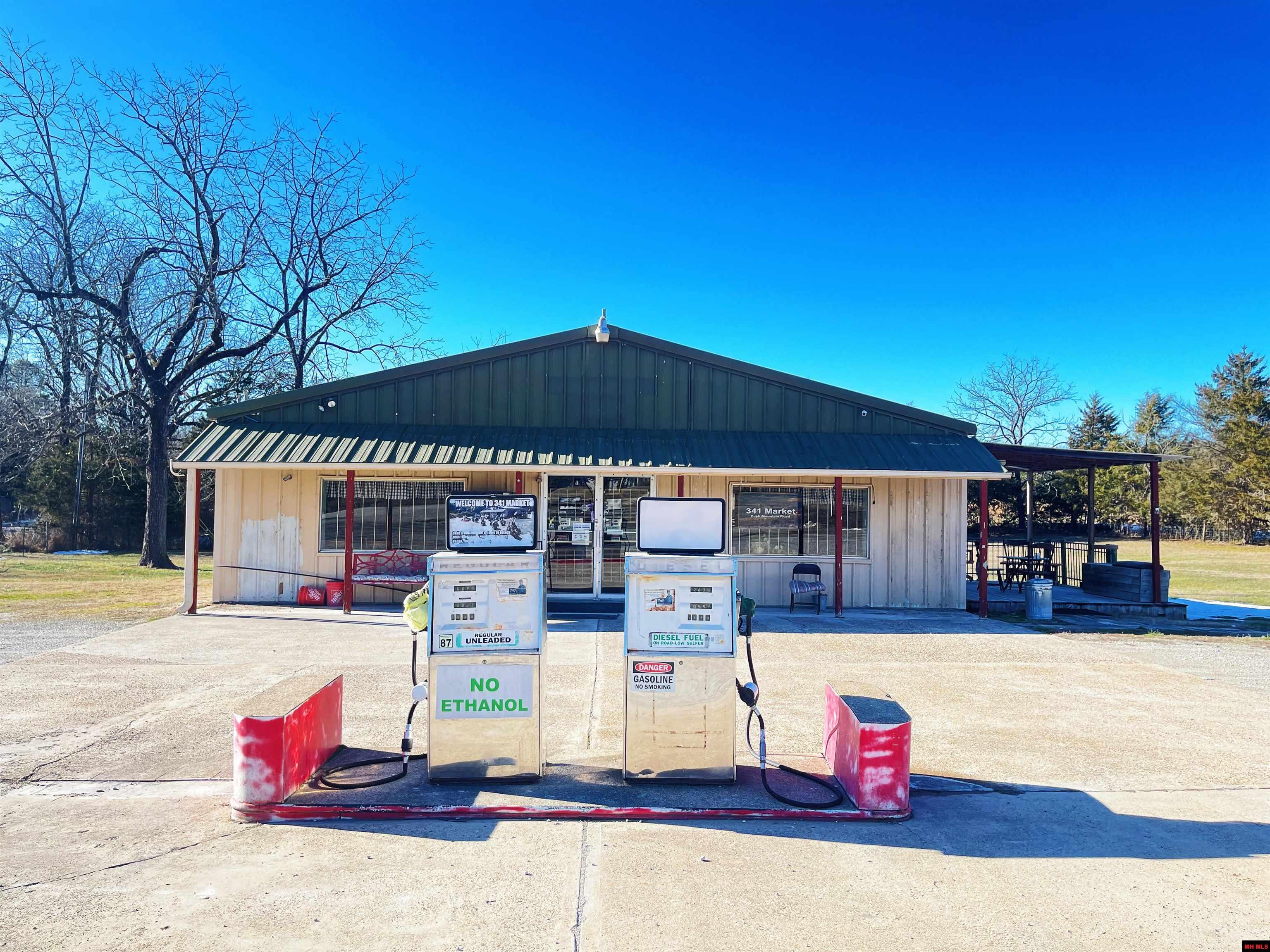 7755 PUSH MOUNTAIN ROAD Norfork, AR 72658