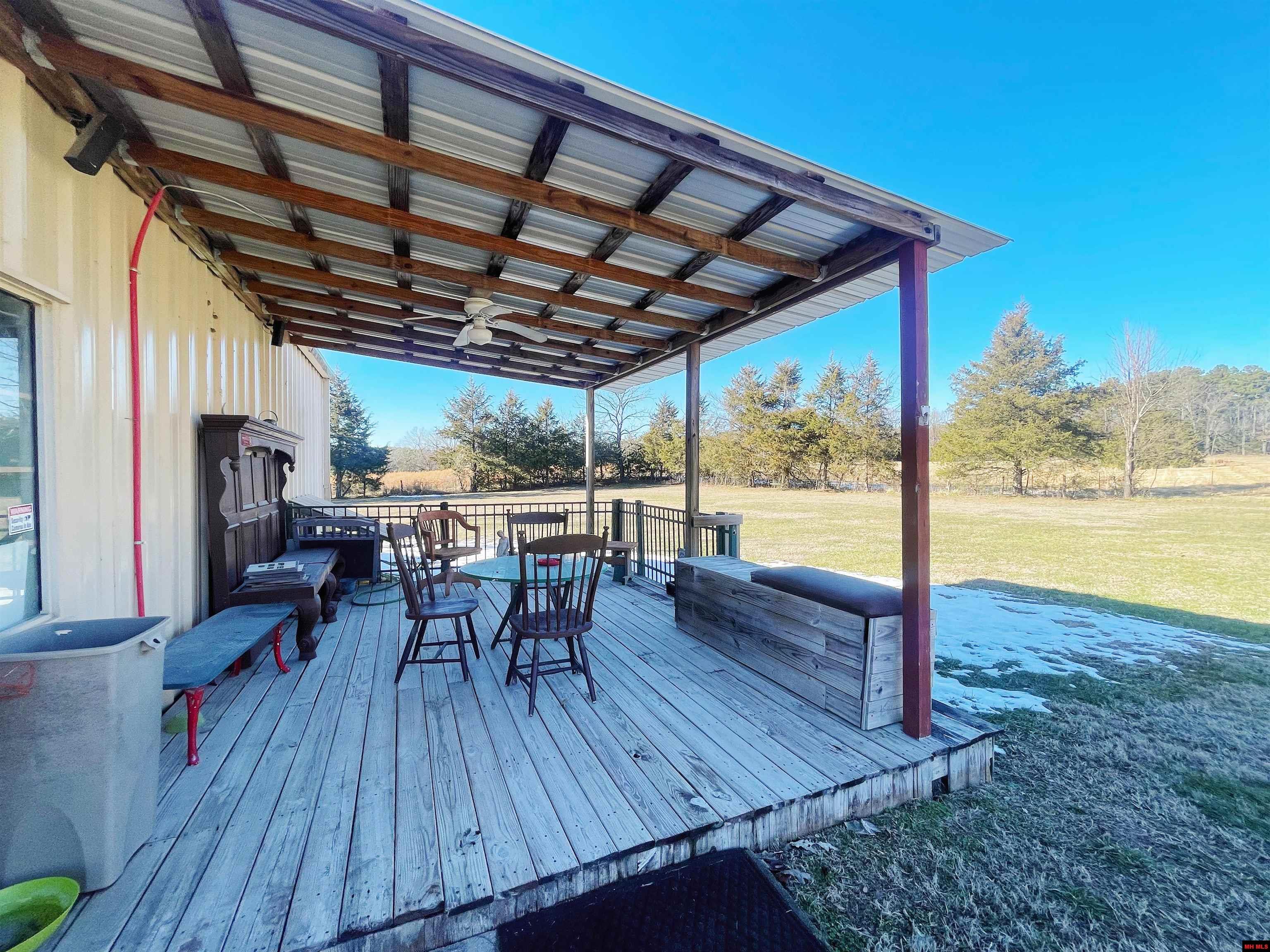 7755 PUSH MOUNTAIN ROAD Norfork, AR 72658