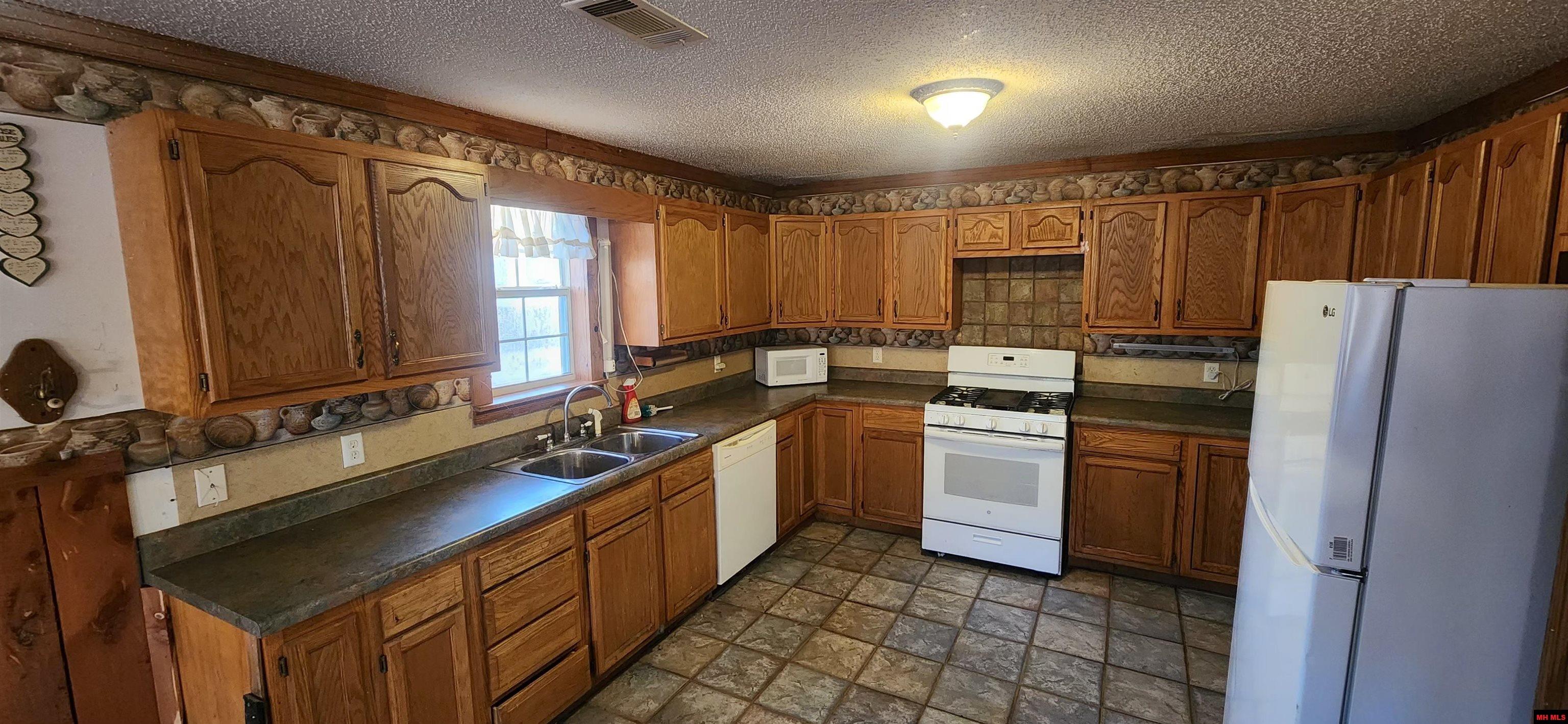 16373 HWY 5 SOUTH Norfork, AR