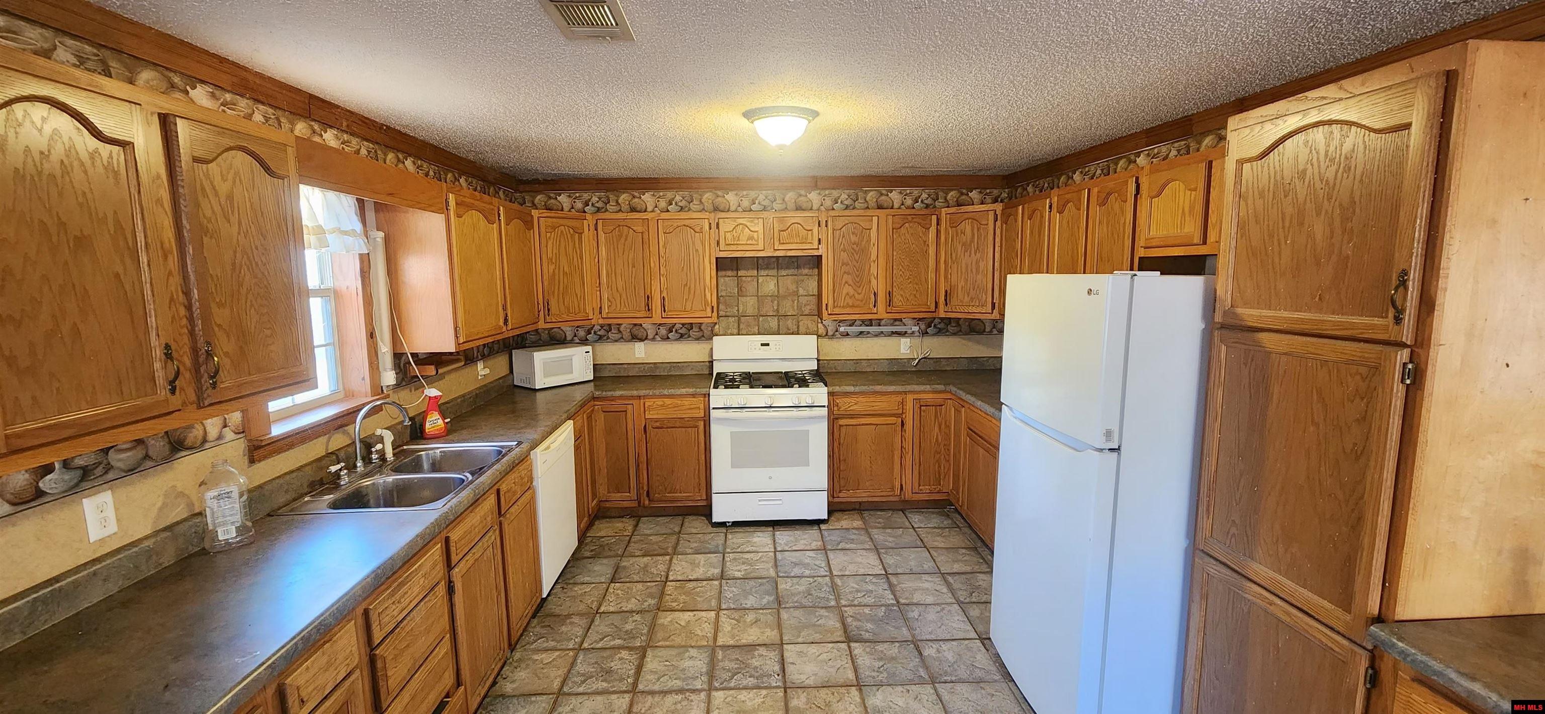 16373 HWY 5 SOUTH Norfork, AR