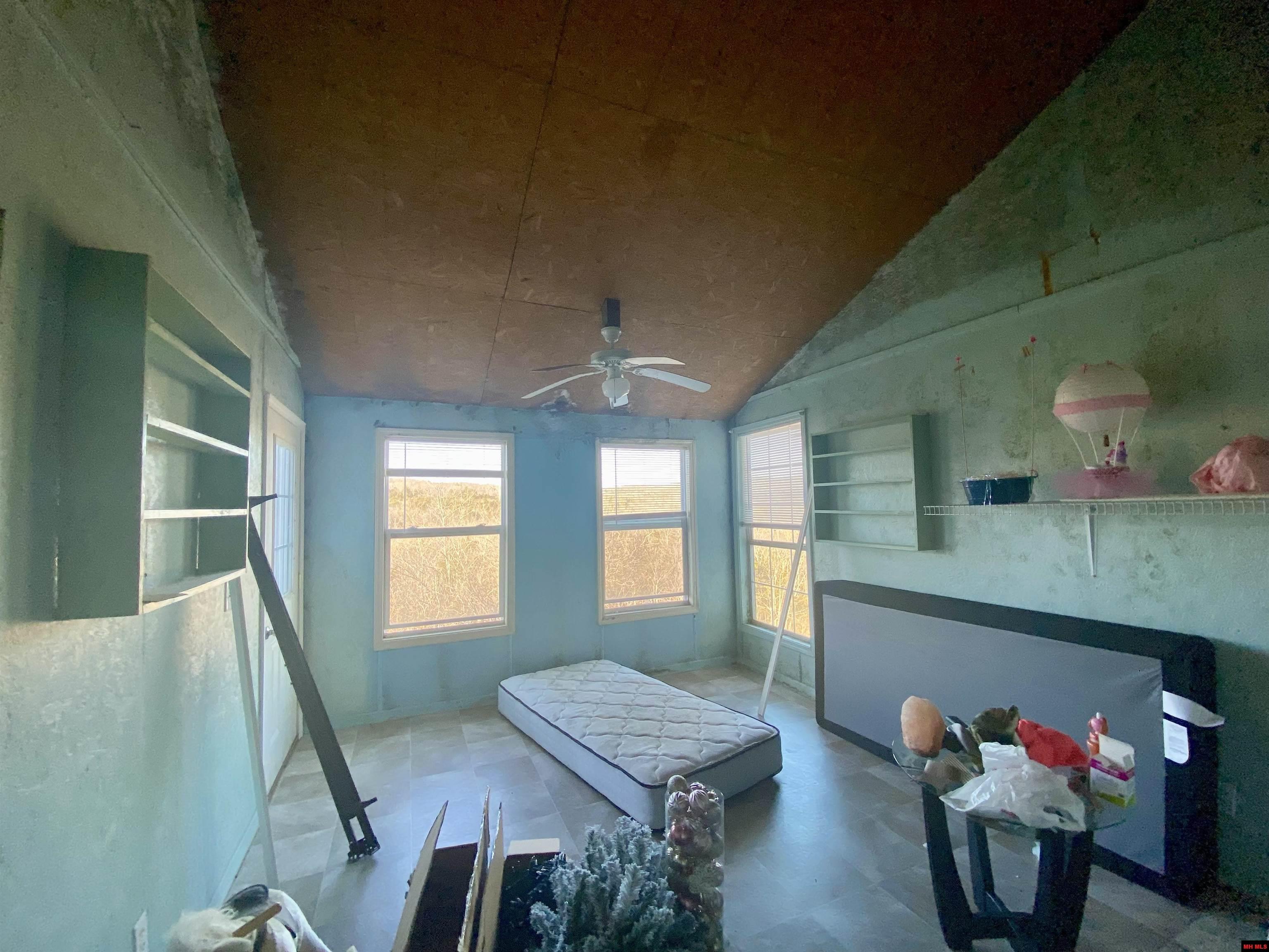 73 W PIPER LANE Salesville, AR