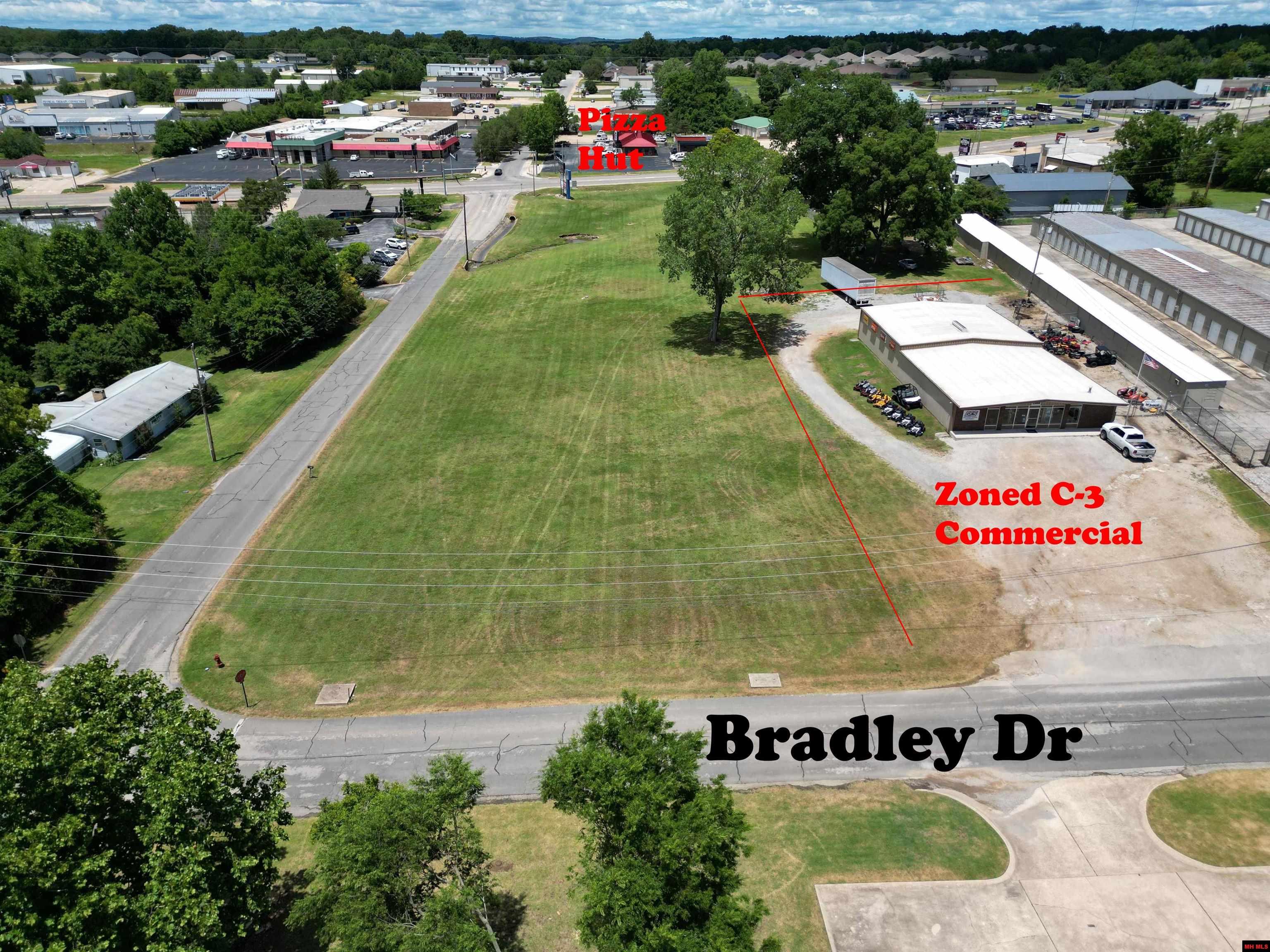 1309 BRADLEY DRIVE Mountain Home, AR