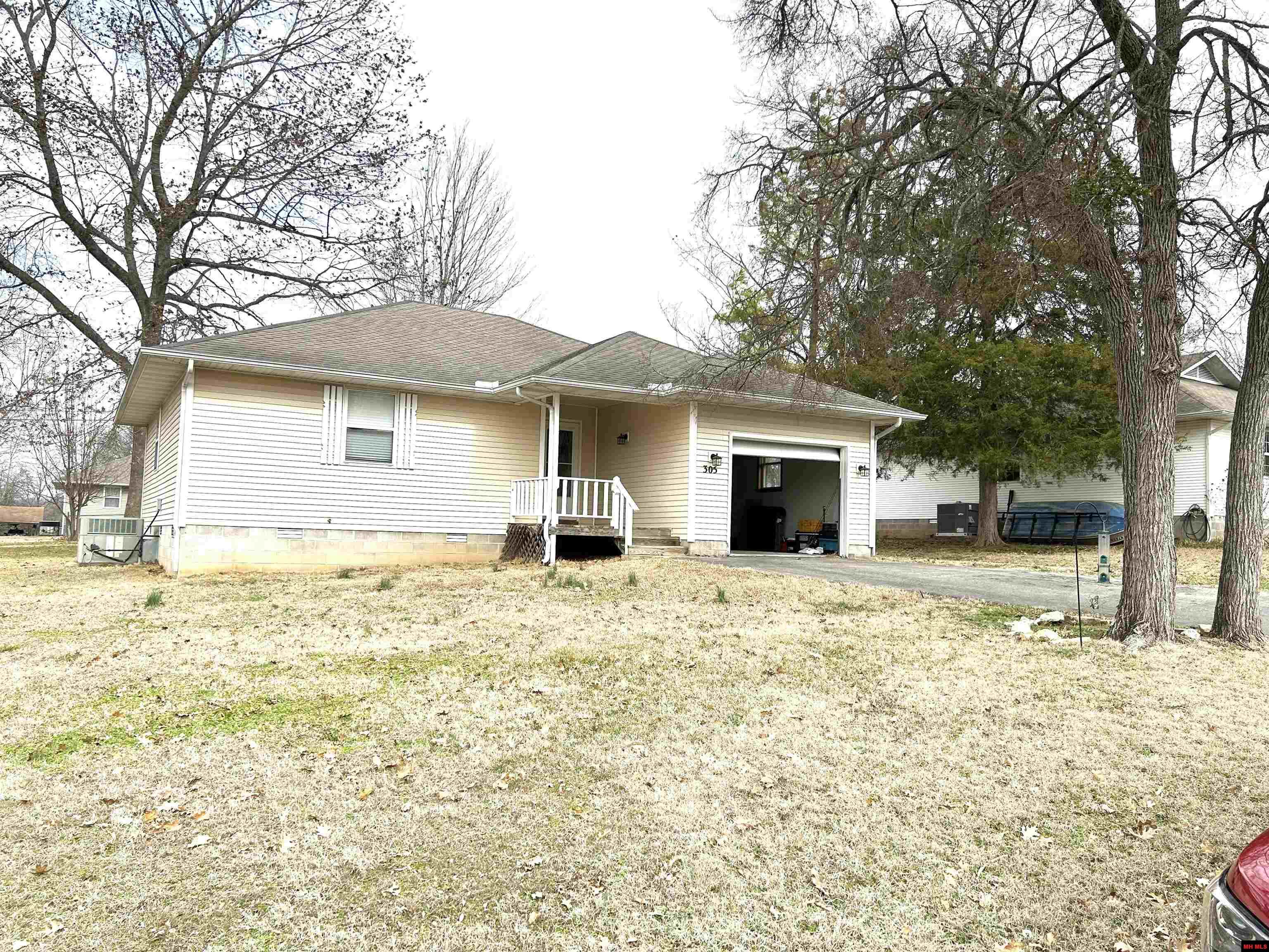305 WALNUT STREET | Flippin, AR