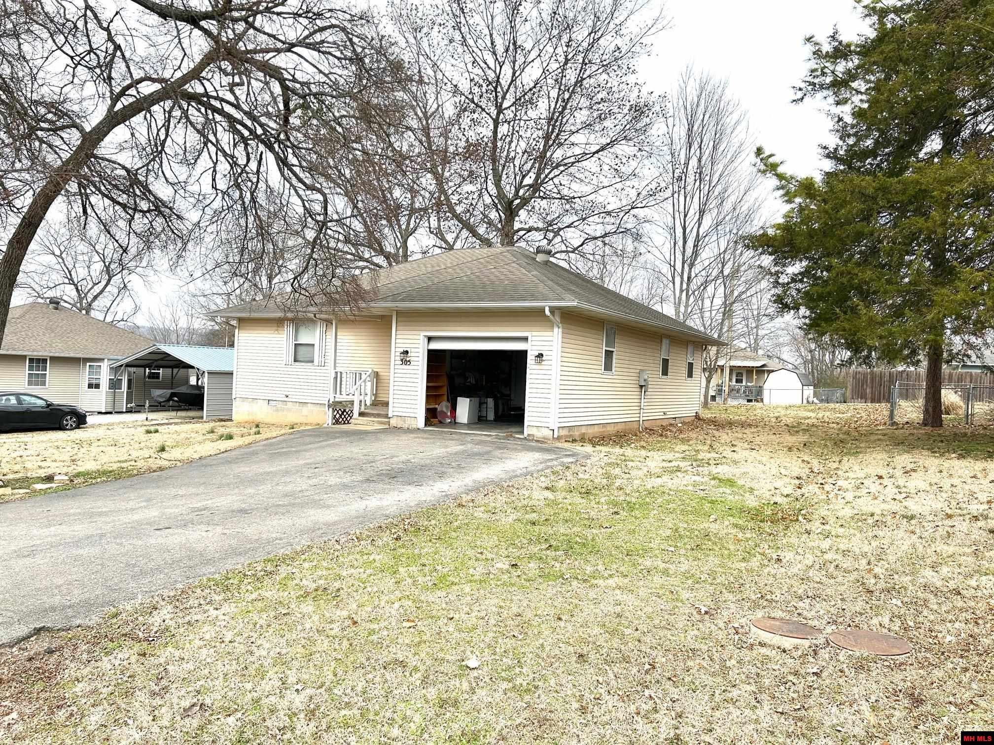 305 WALNUT STREET Flippin, AR