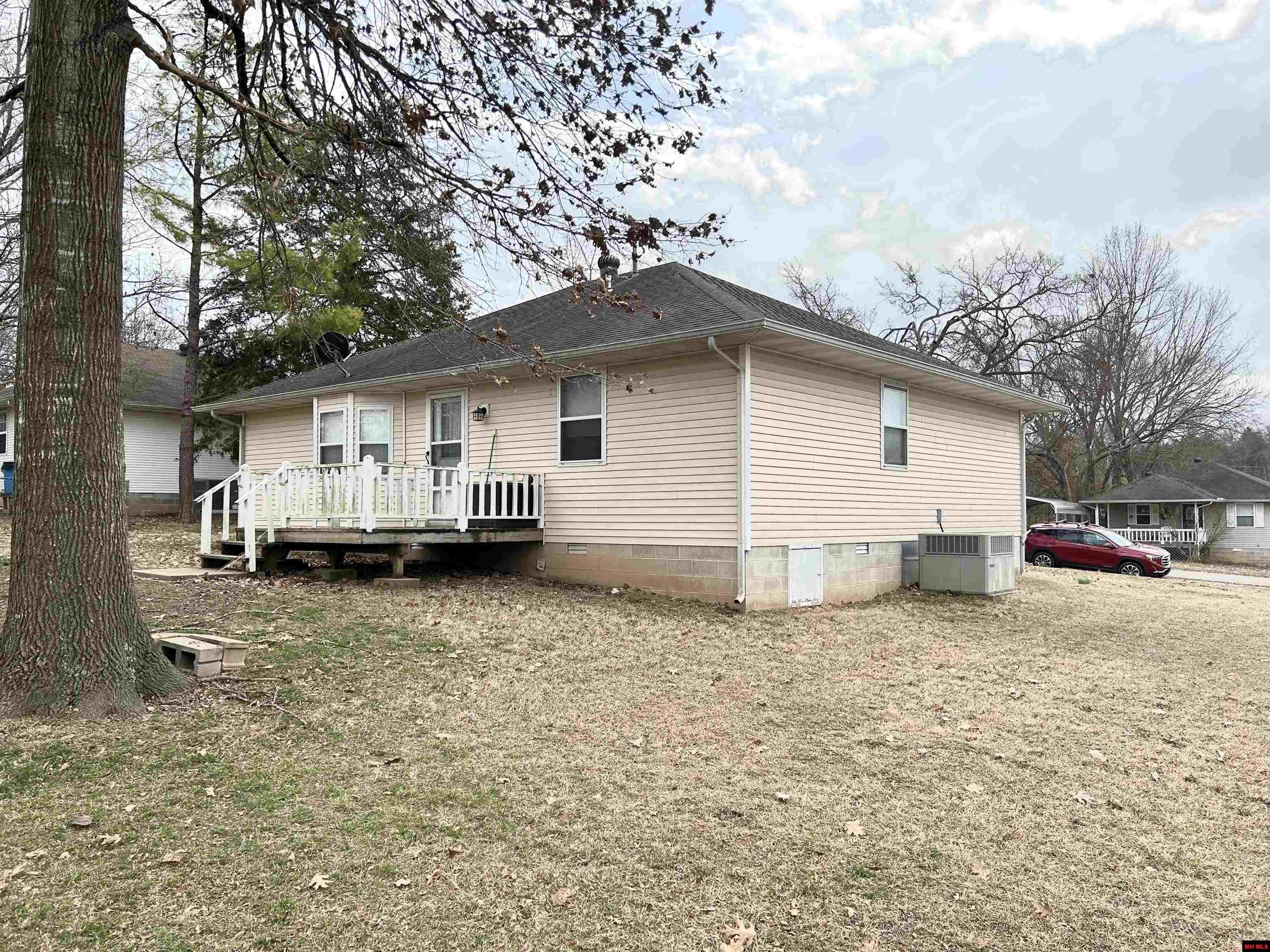 305 WALNUT STREET Flippin, AR