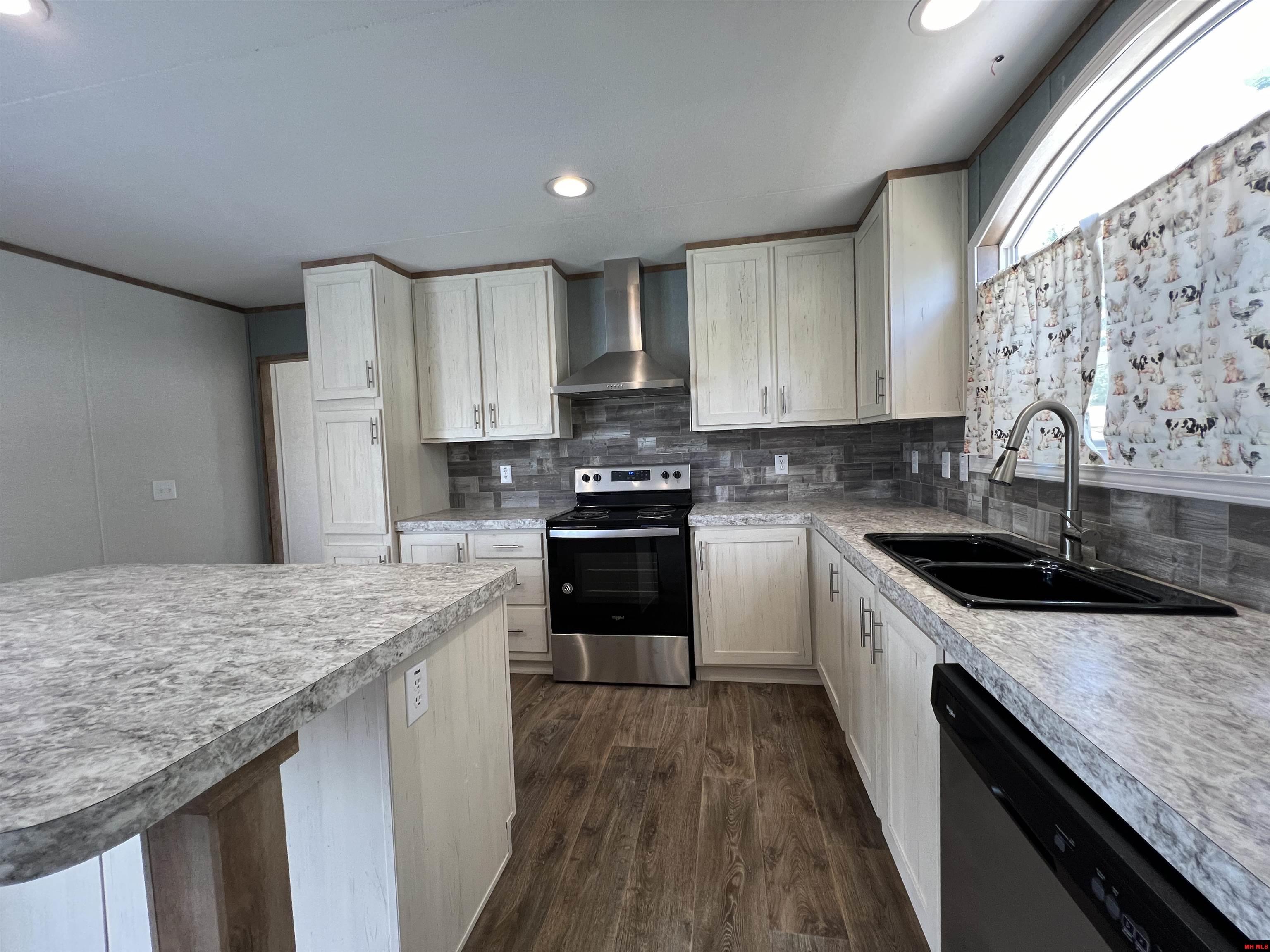79 ROLLING MEADOWS COURT Mountain Home, AR