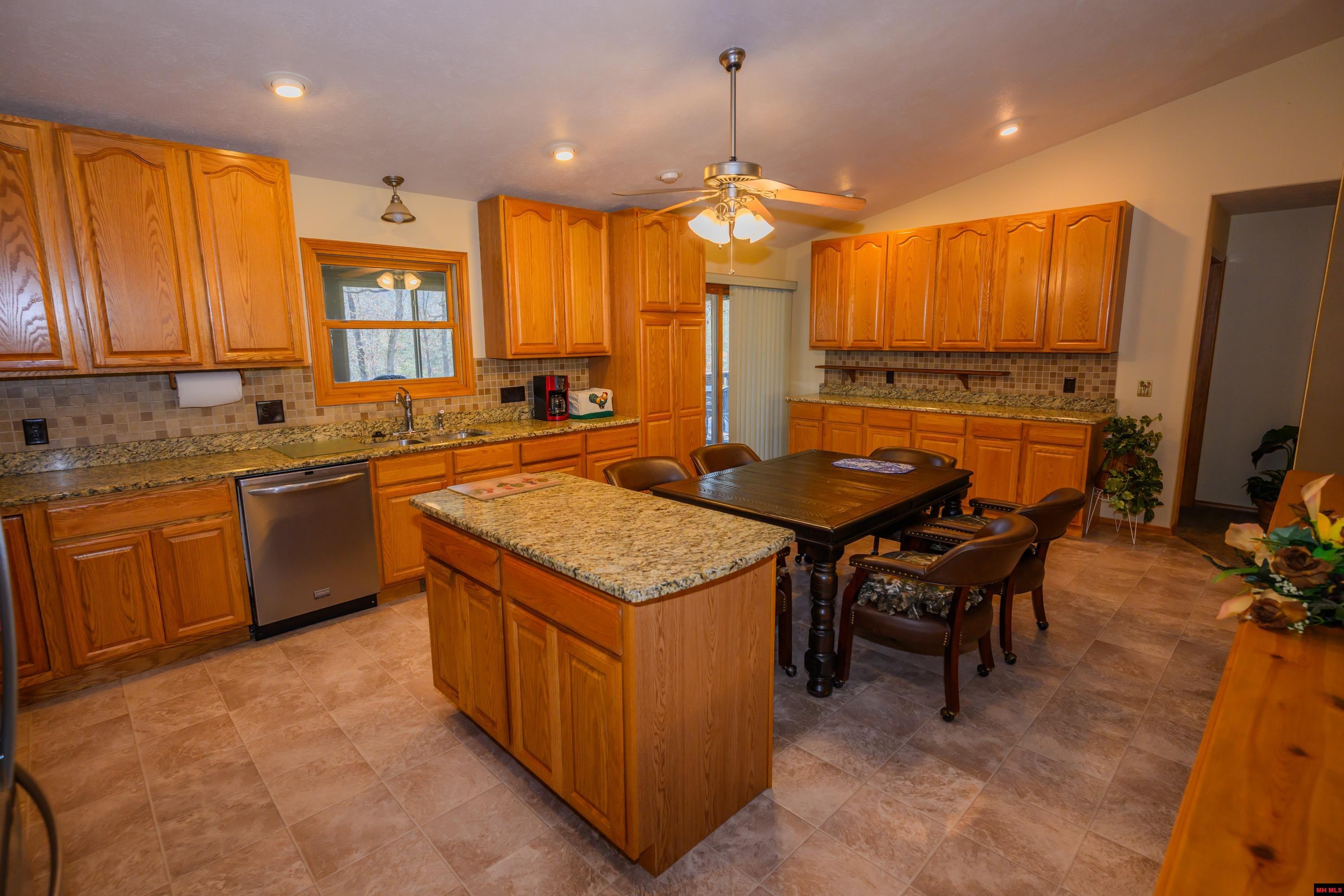 719 LEATHERSTOCKING TRAIL Mountain Home, AR