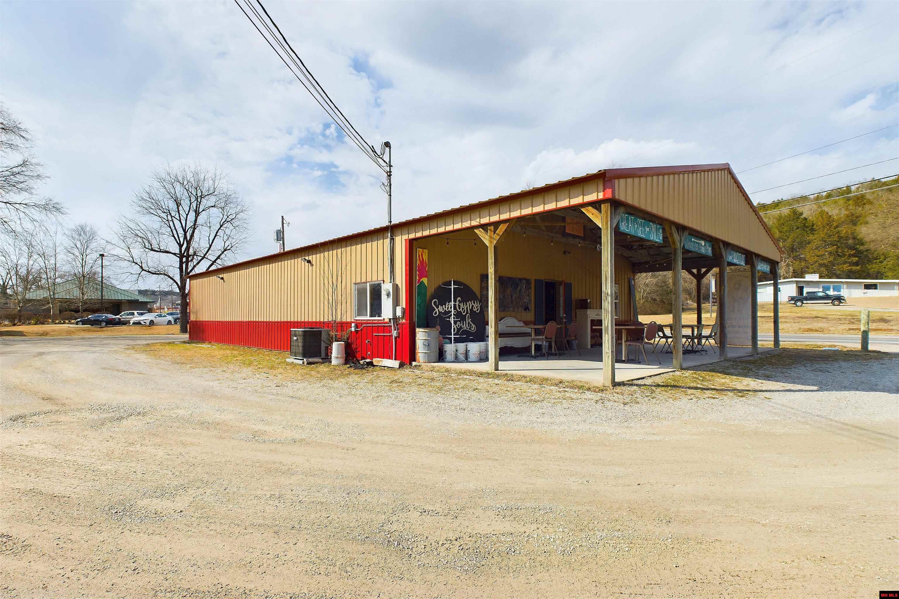 425 E HWY 62 Yellville, AR