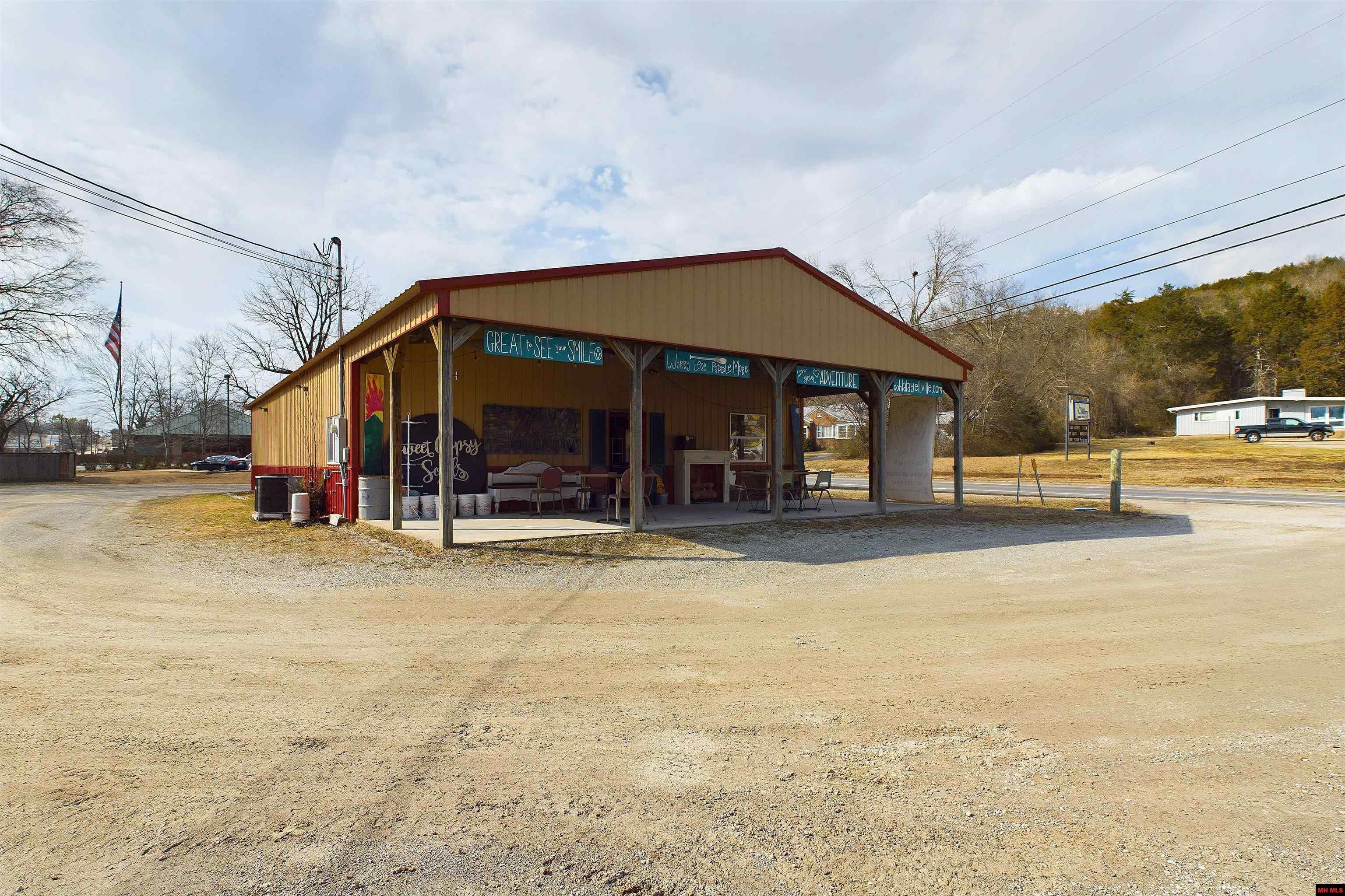 425 E HWY 62 Yellville, AR