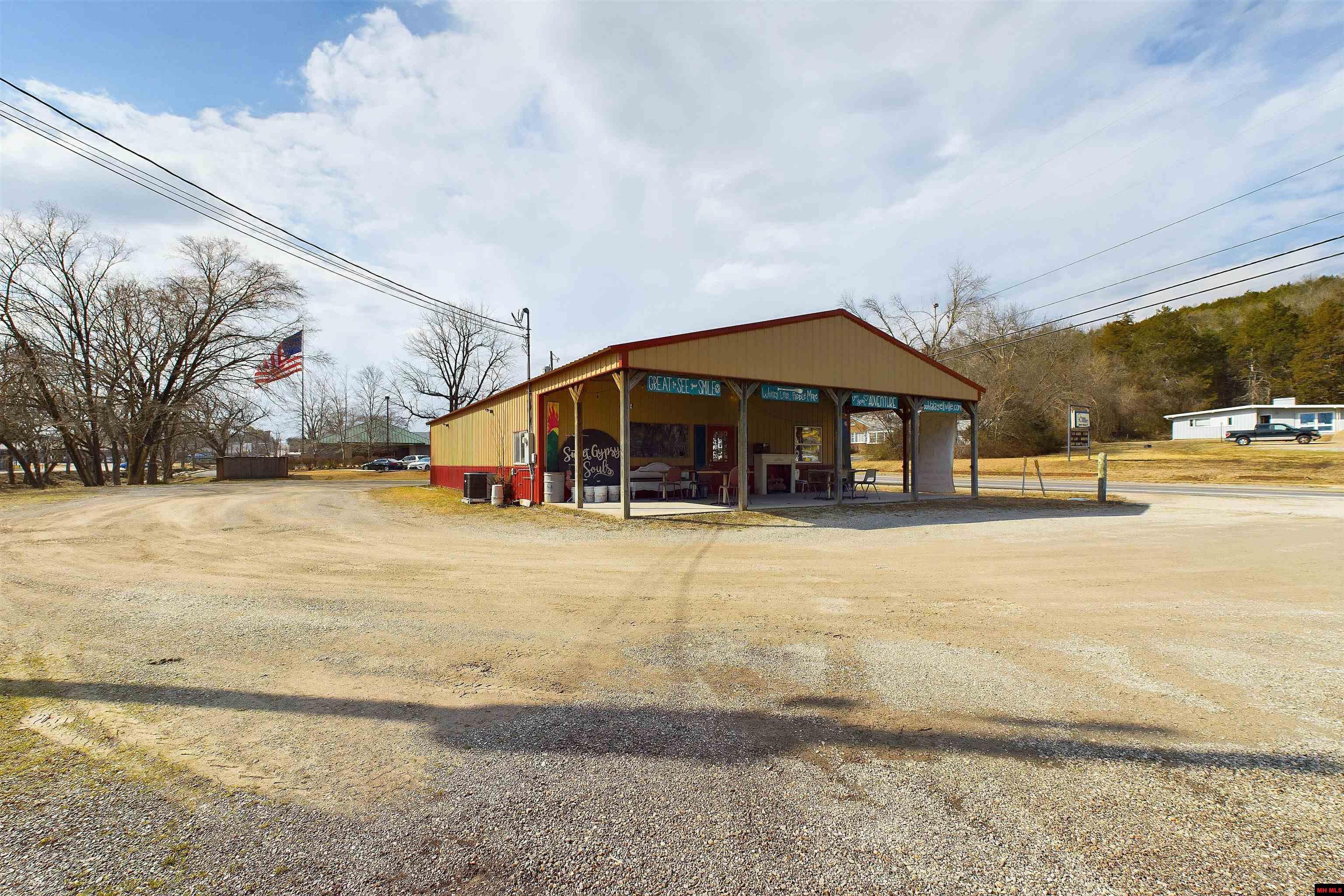 425 E HWY 62 Yellville, AR