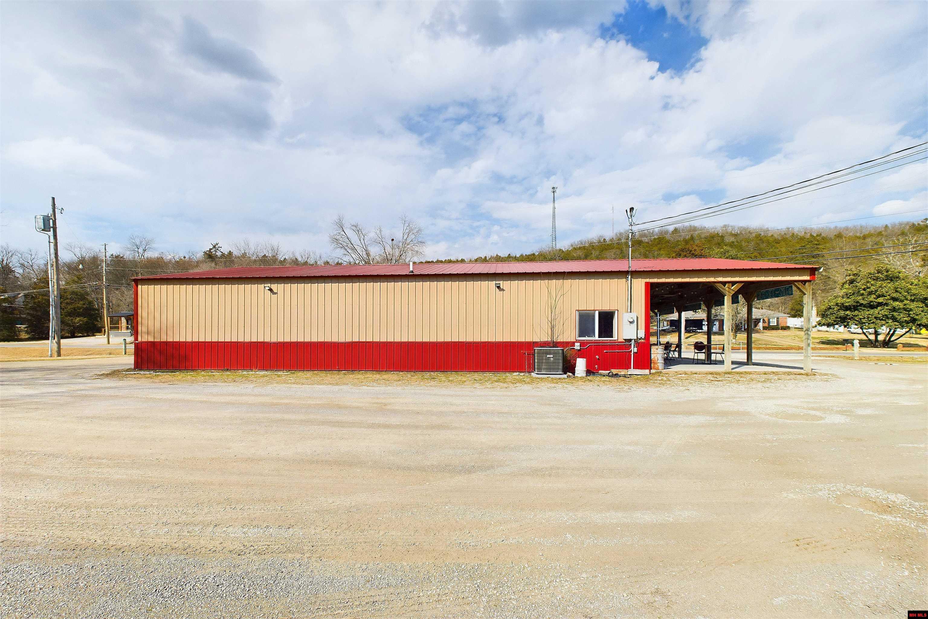 425 E HWY 62 Yellville, AR