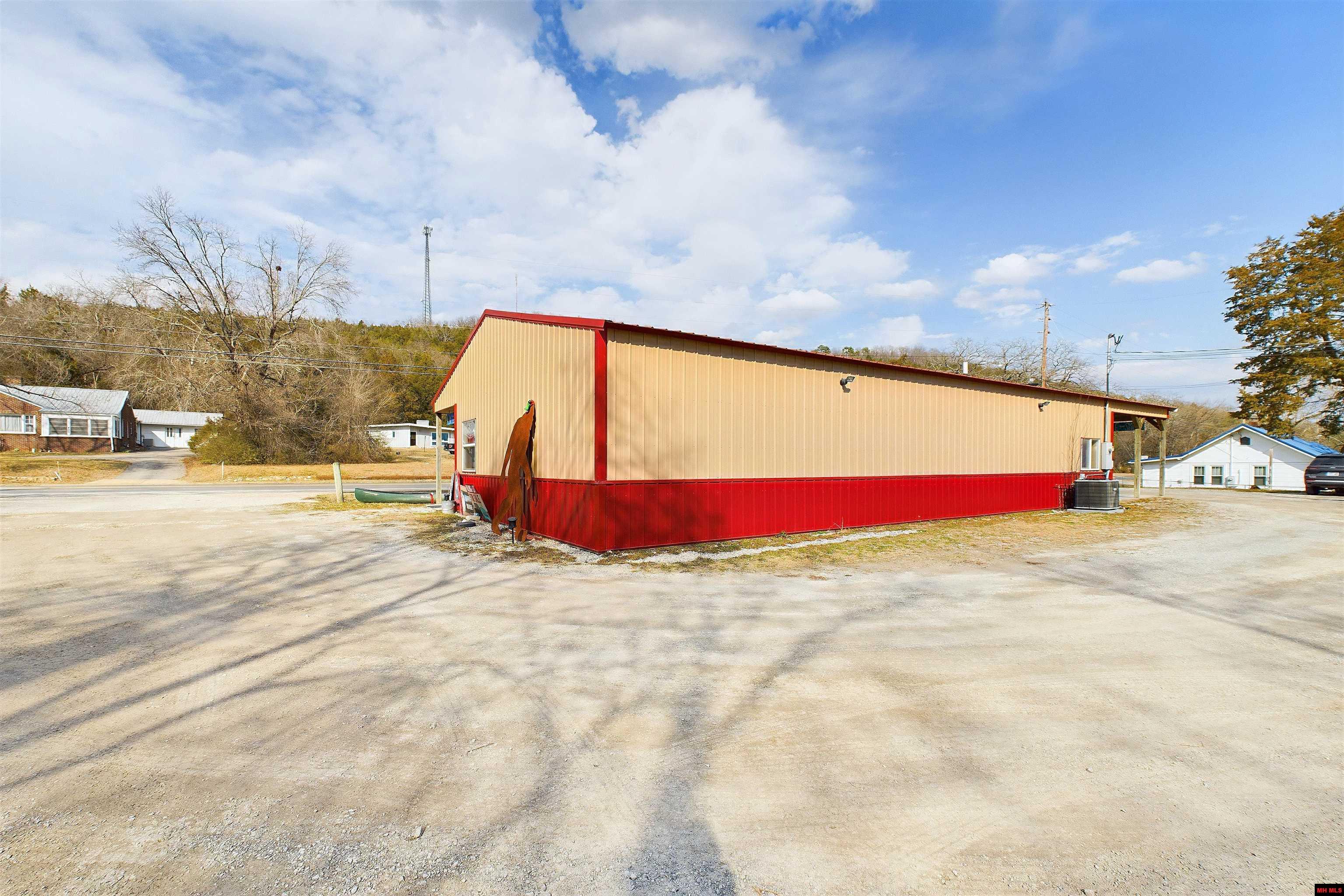 425 E HWY 62 Yellville, AR