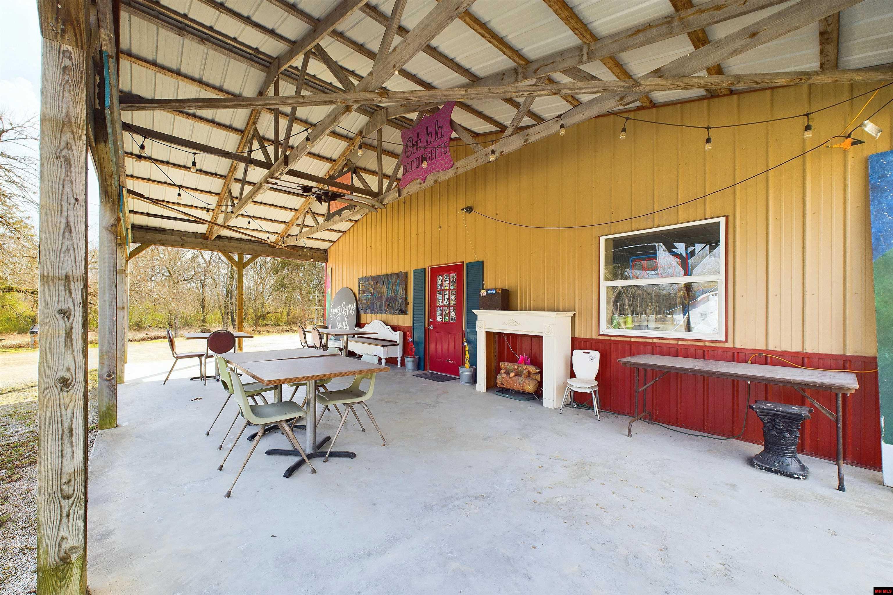 425 E HWY 62 Yellville, AR