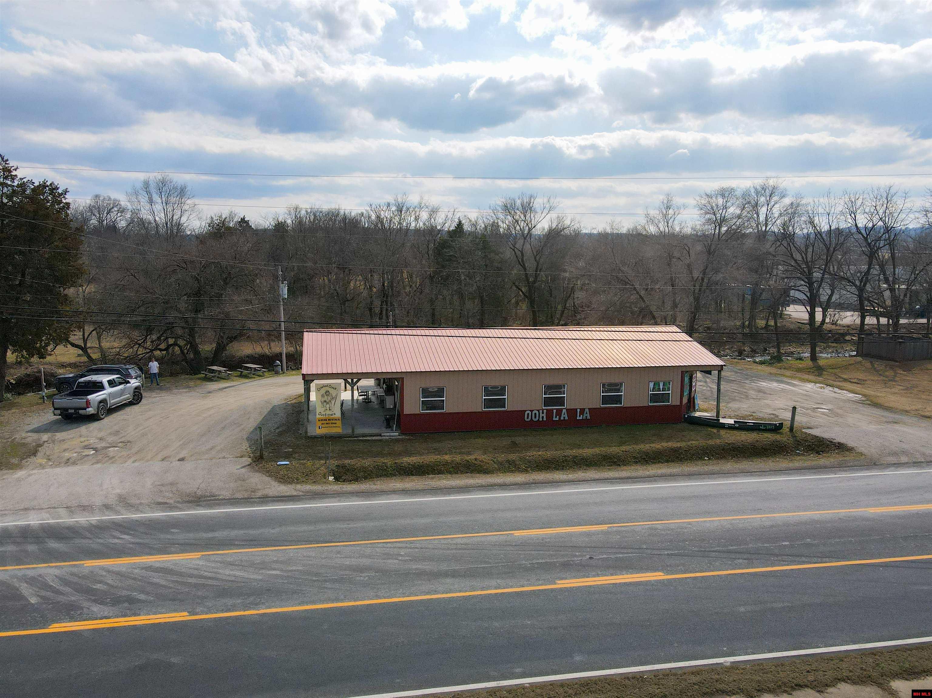 425 E HWY 62 Yellville, AR