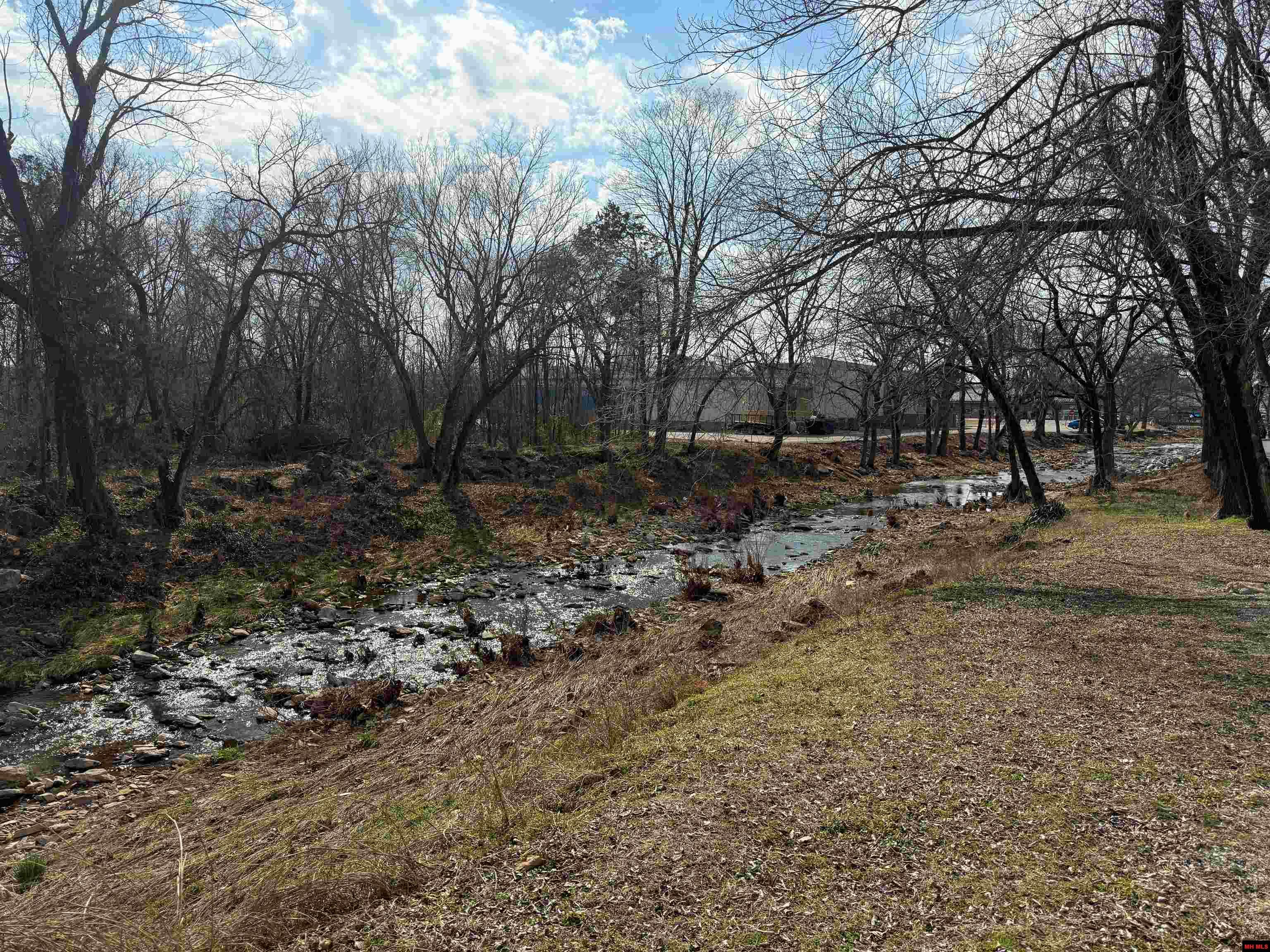425 E HWY 62 Yellville, AR