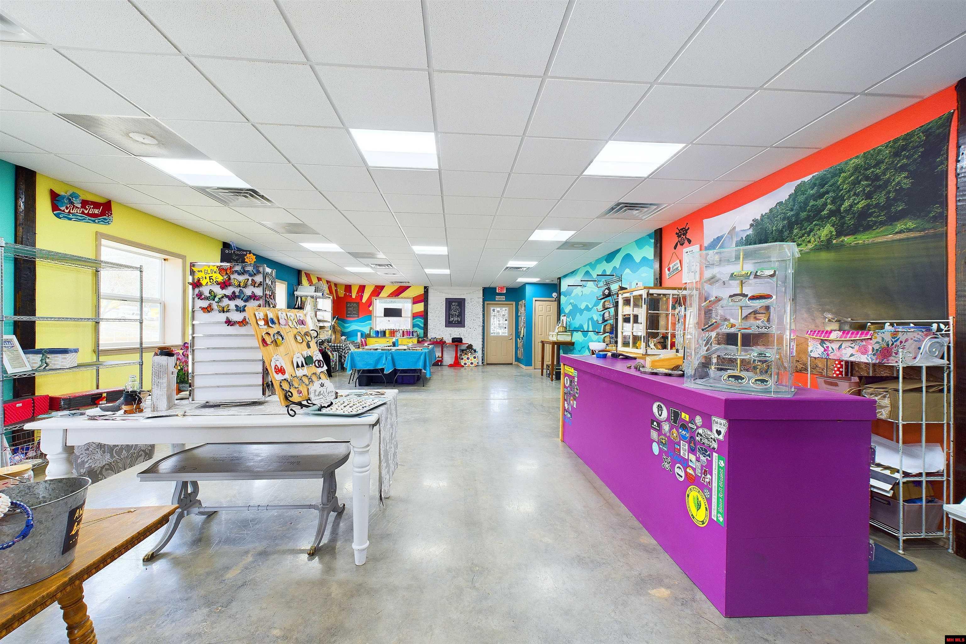 425 E HWY 62 Yellville, AR