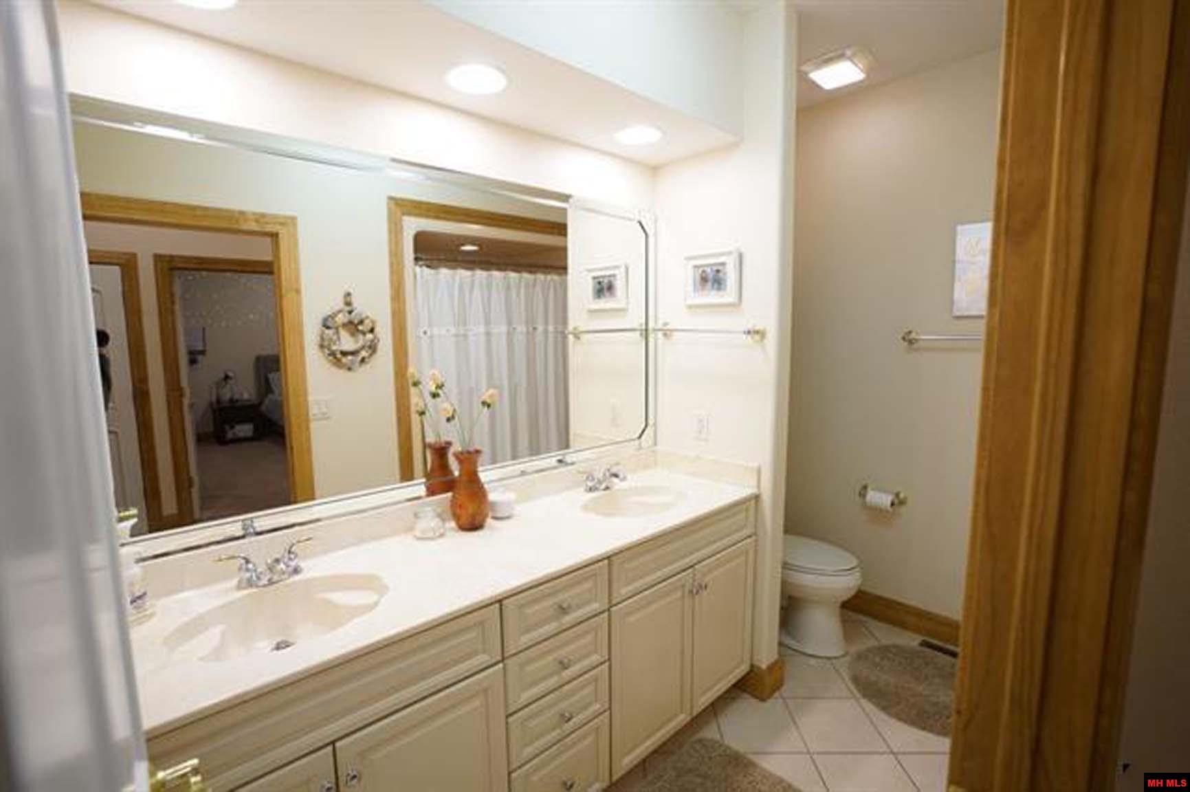 960 PEBBLECREEK DRIVE Mountain Home, AR