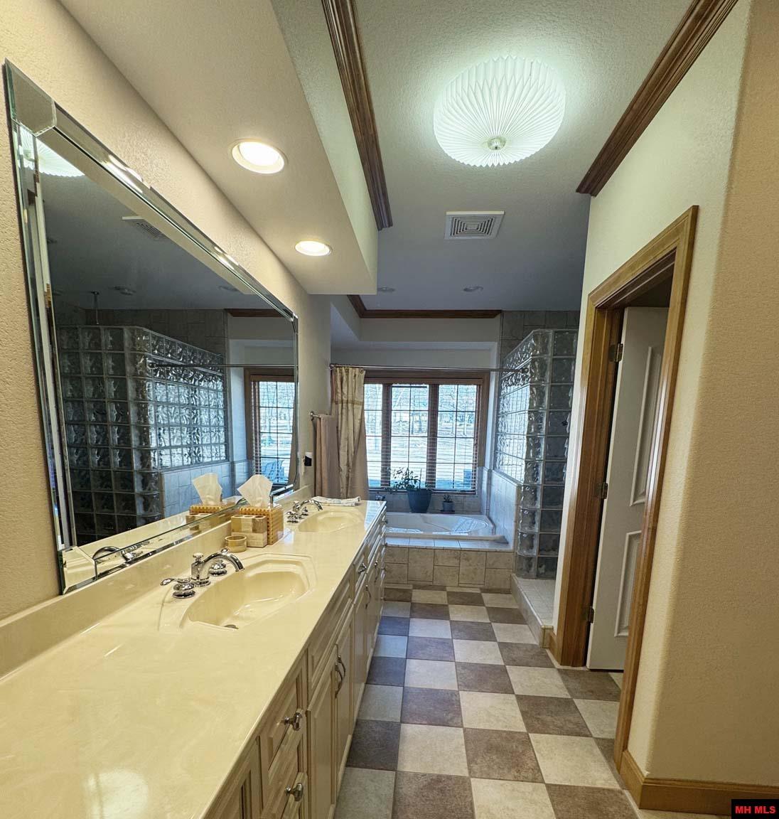 960 PEBBLECREEK DRIVE Mountain Home, AR