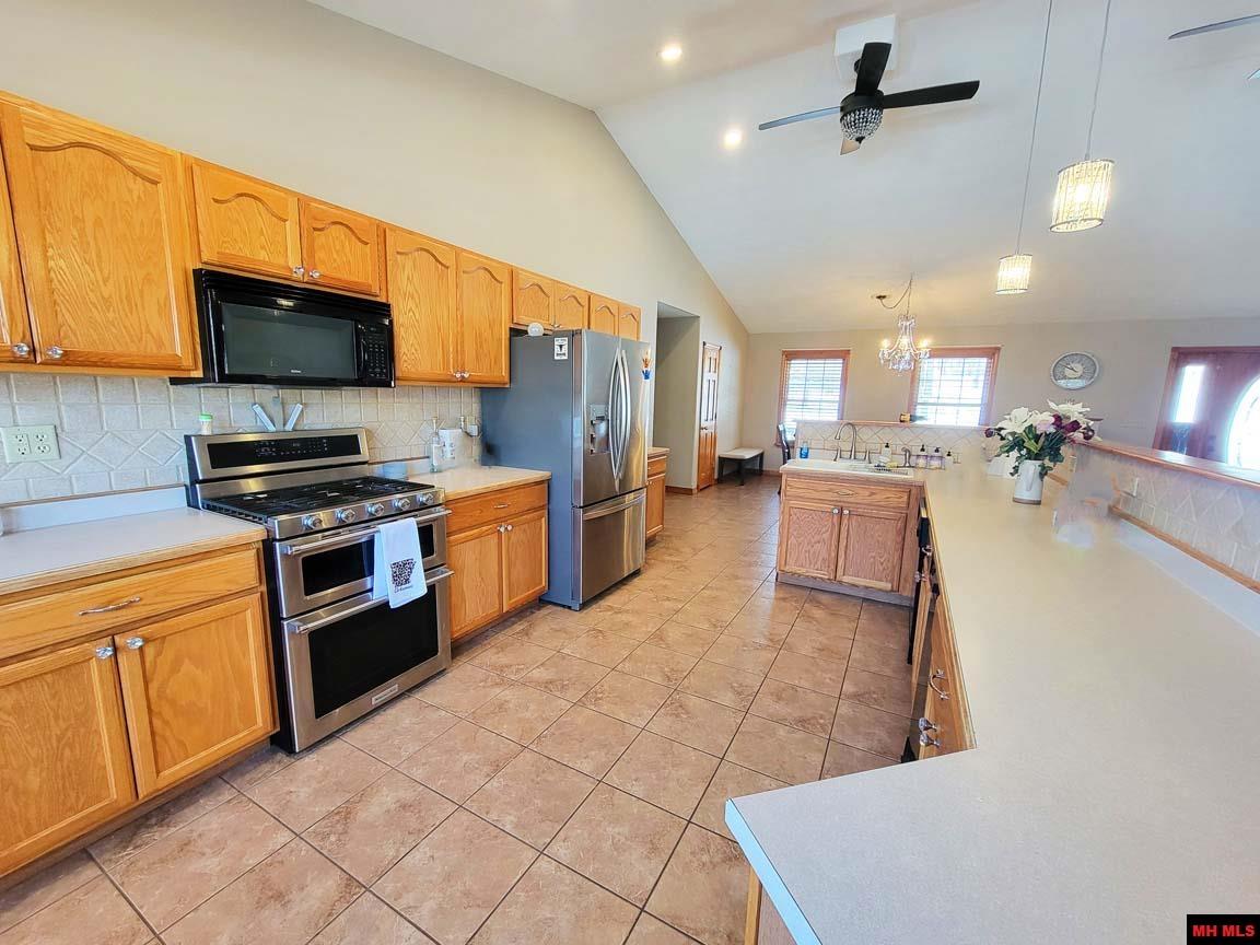 1395 BLUE WING ROAD Mountain Home, AR