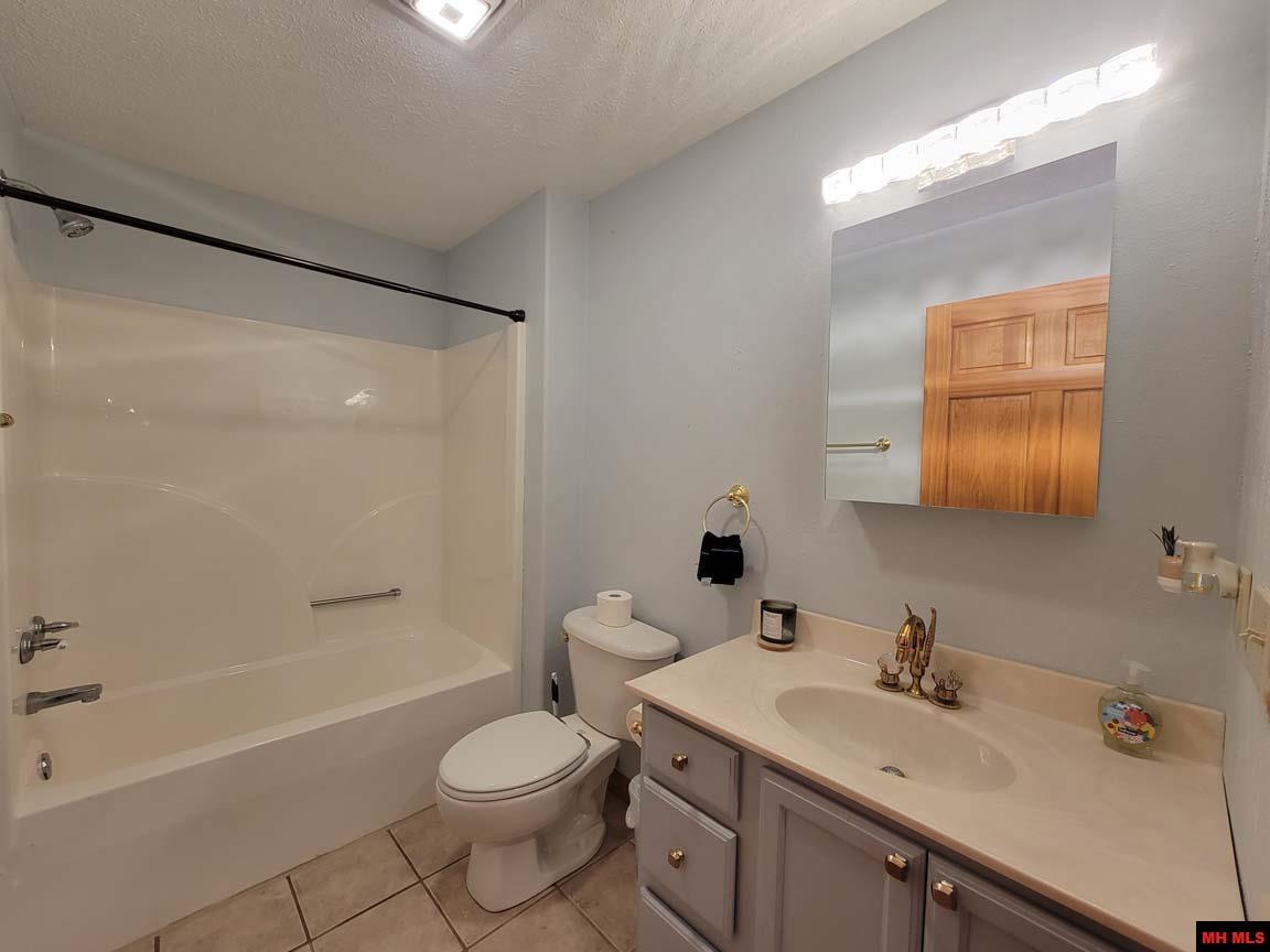 1395 BLUE WING ROAD Mountain Home, AR