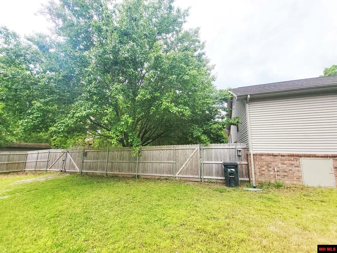 1395 BLUE WING ROAD Mountain Home, AR