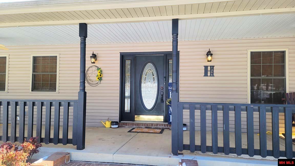 1395 BLUE WING ROAD Mountain Home, AR