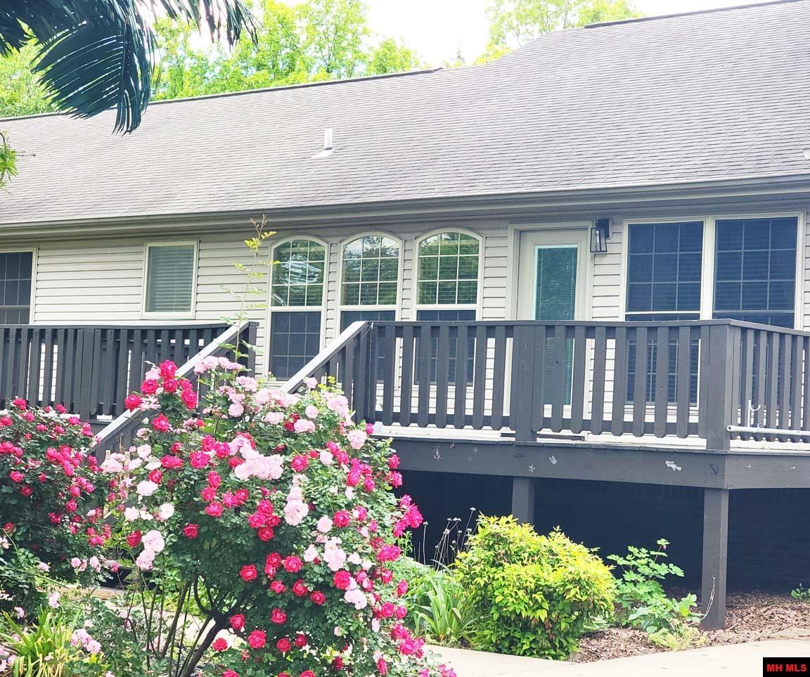 1395 BLUE WING ROAD Mountain Home, AR