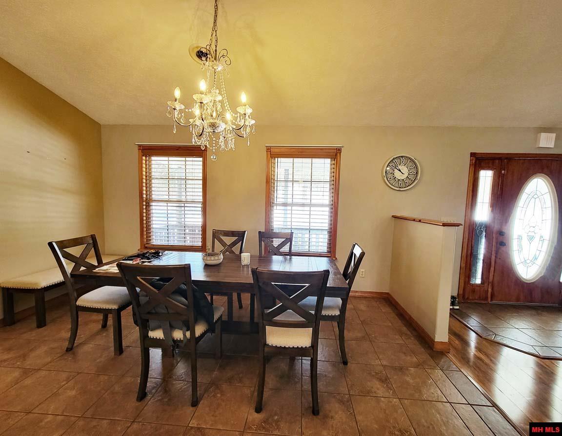 1395 BLUE WING ROAD Mountain Home, AR