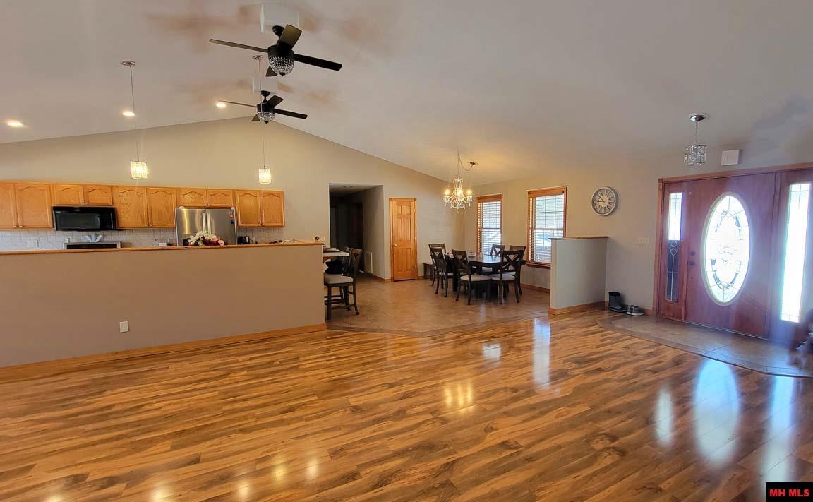 1395 BLUE WING ROAD Mountain Home, AR