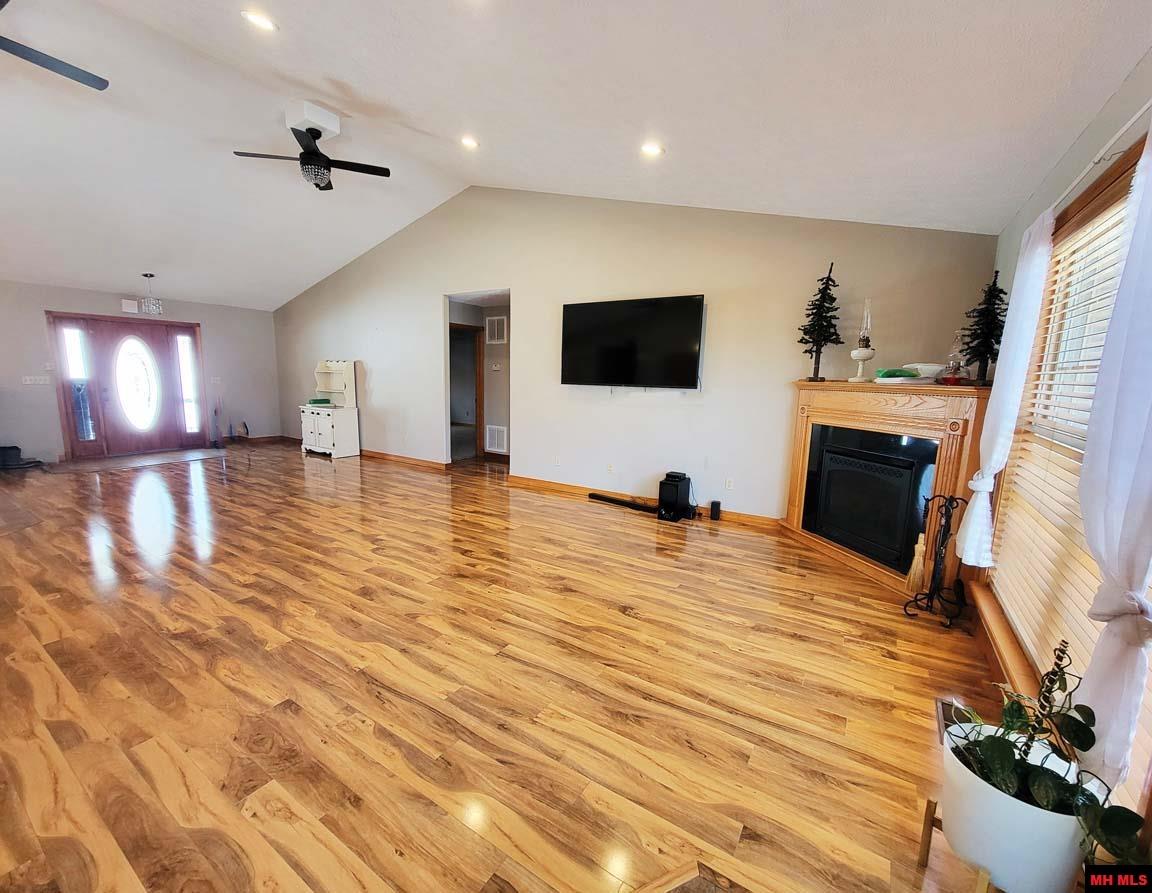 1395 BLUE WING ROAD Mountain Home, AR