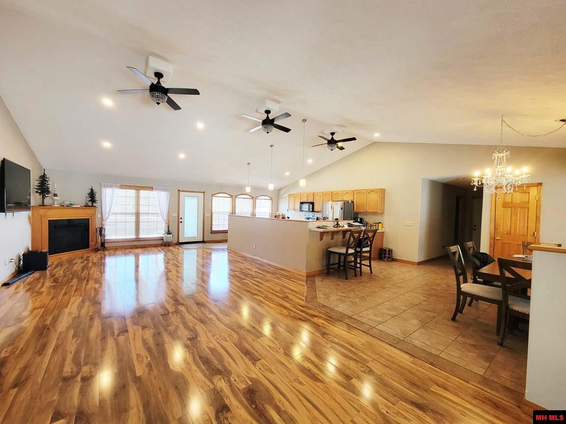 1395 BLUE WING ROAD Mountain Home, AR