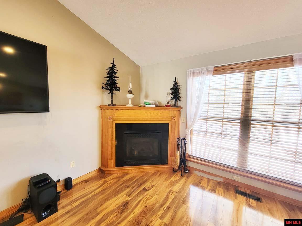 1395 BLUE WING ROAD Mountain Home, AR
