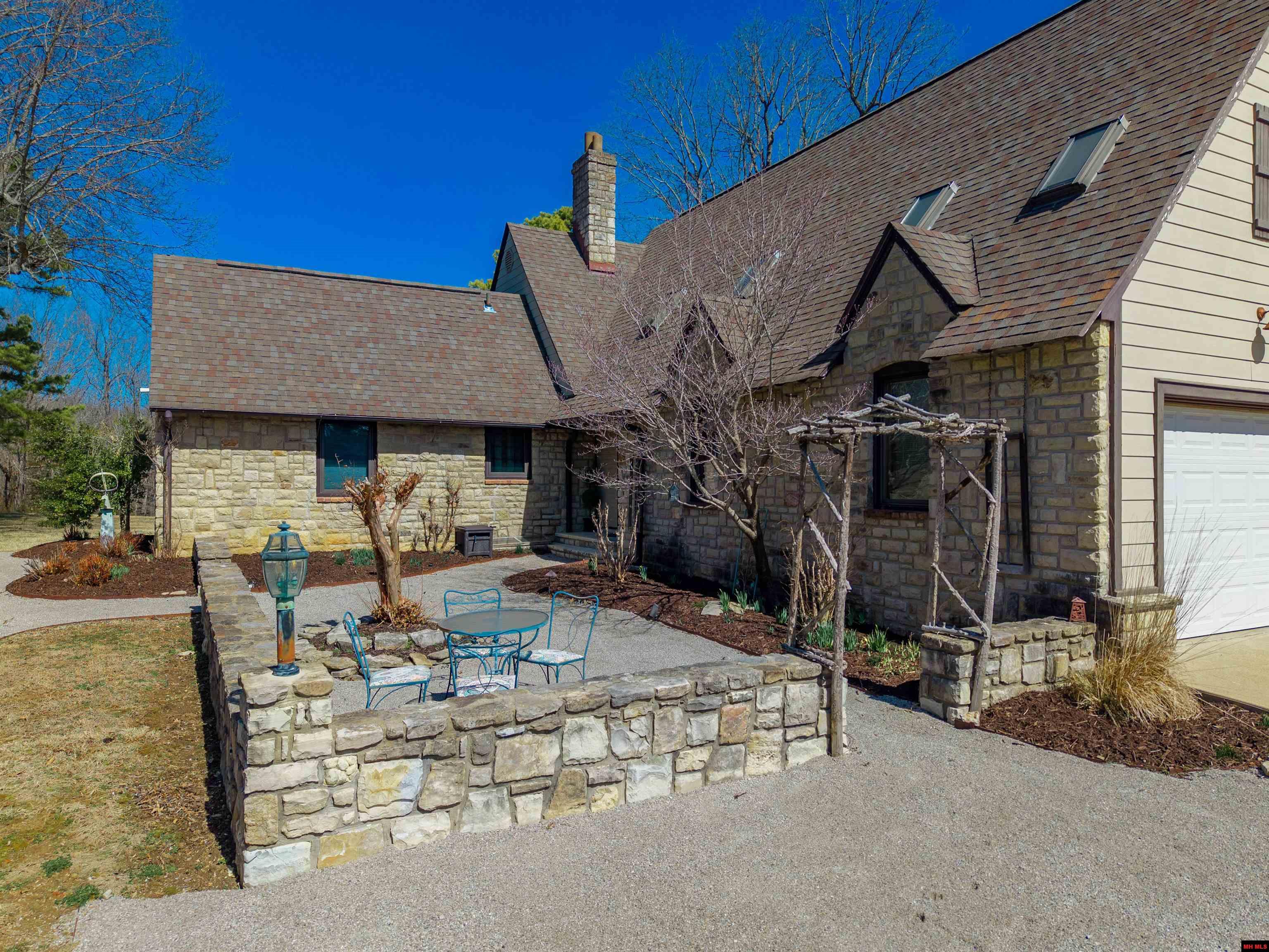 1046 SLICK ROCK ROAD Mountain Home, AR