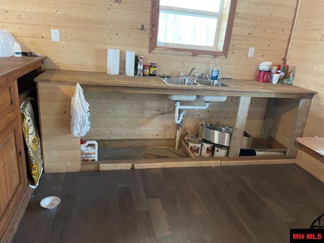 001-05015-000 Mackenzi Ridge Lane