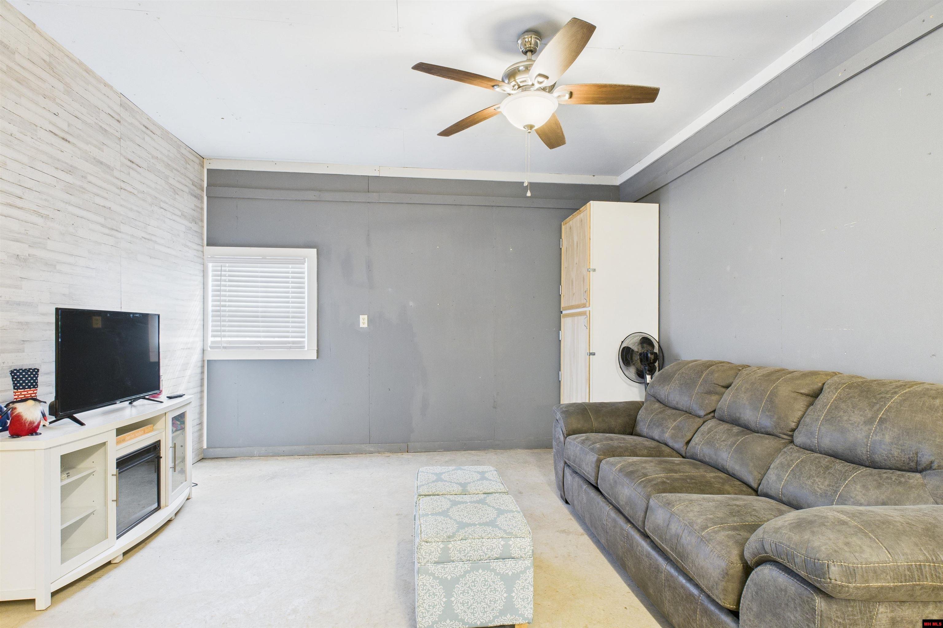 1282 CR 139 Elizabeth, AR