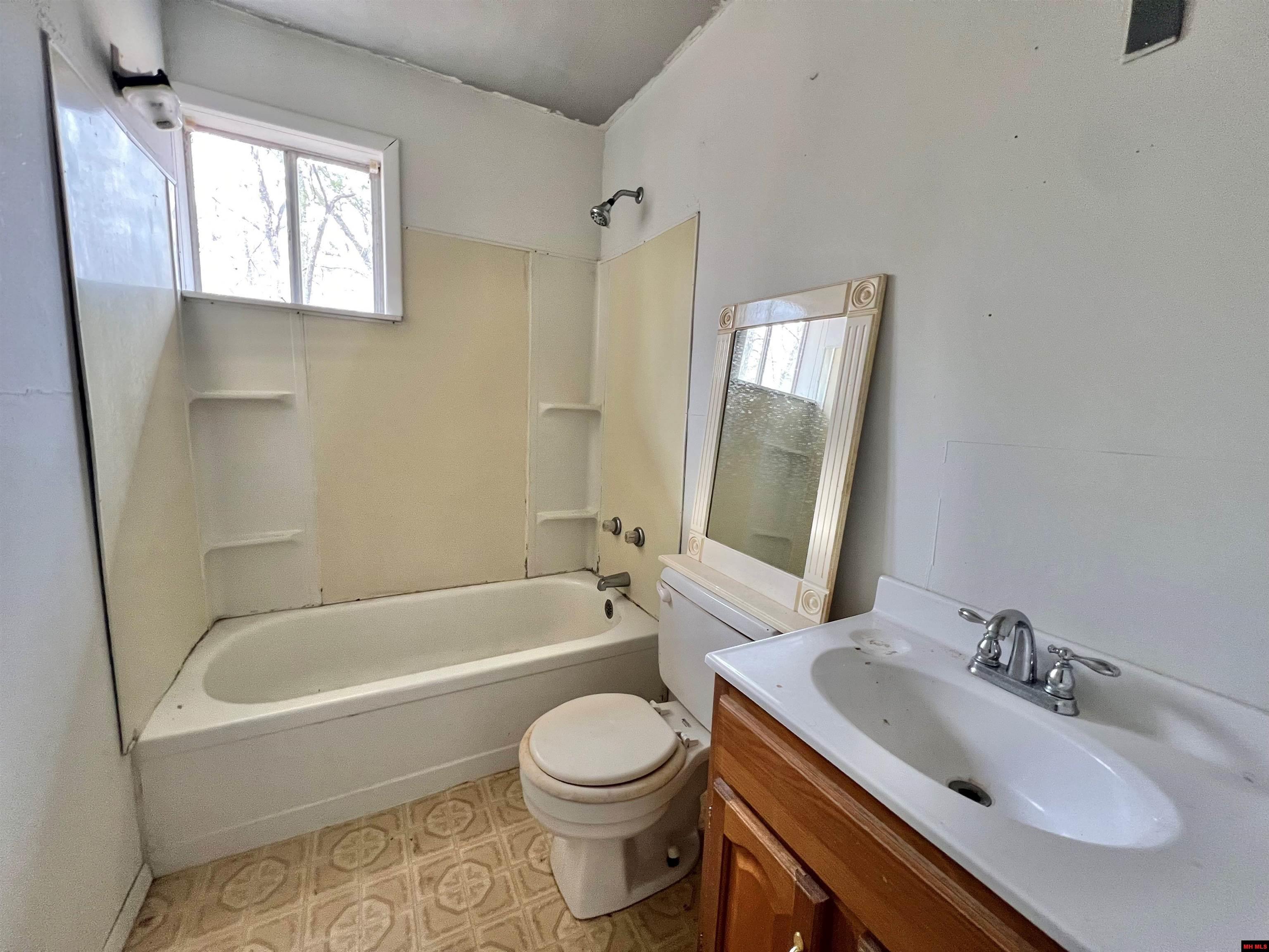 83 CR 987 Mountain Home, AR
