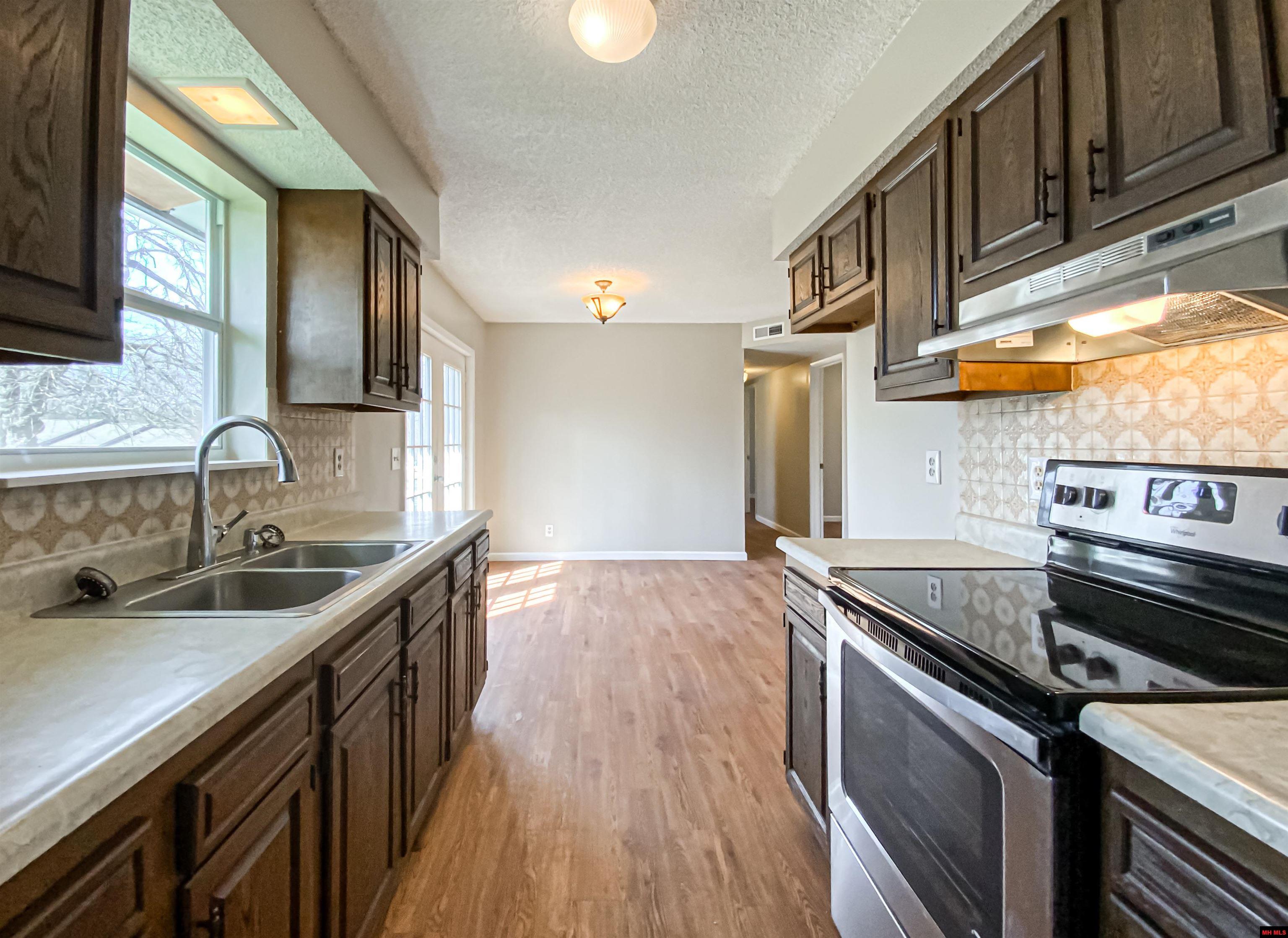 701 SUMMERHILL DRIVE Gassville, AR