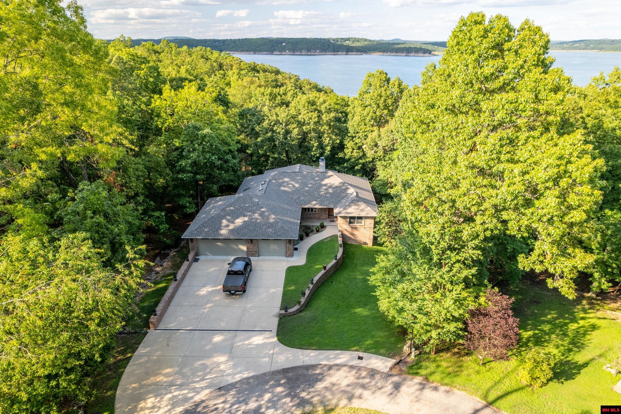 109 EDGEHILL PLACE Bull Shoals, AR 72619