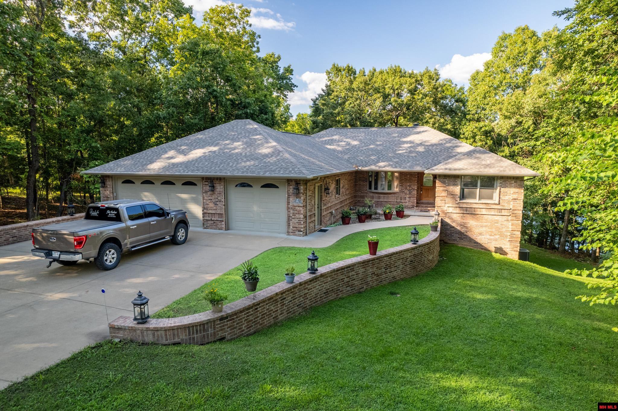 109 EDGEHILL PLACE Bull Shoals, AR 72619