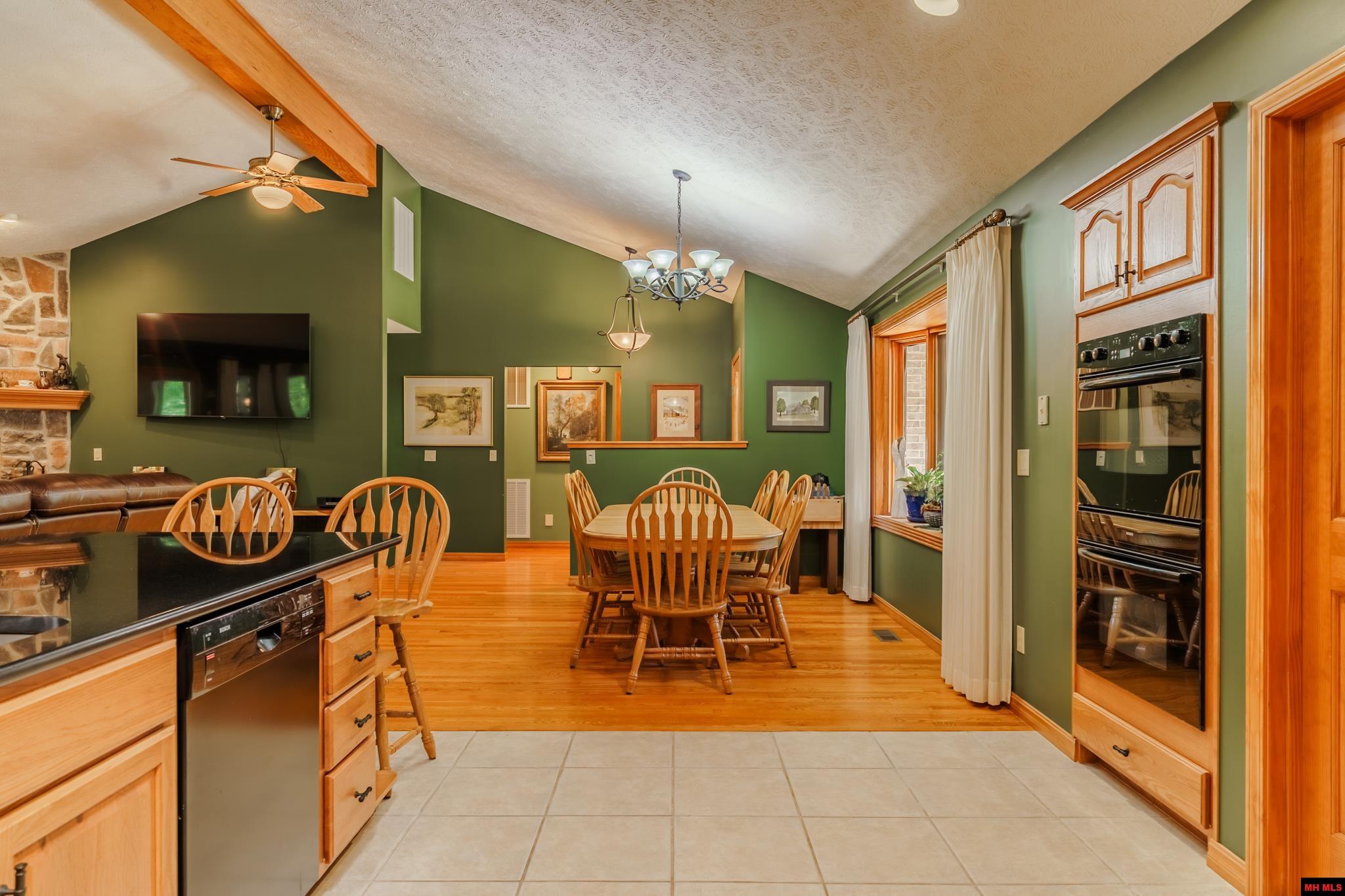 109 EDGEHILL PLACE Bull Shoals, AR 72619